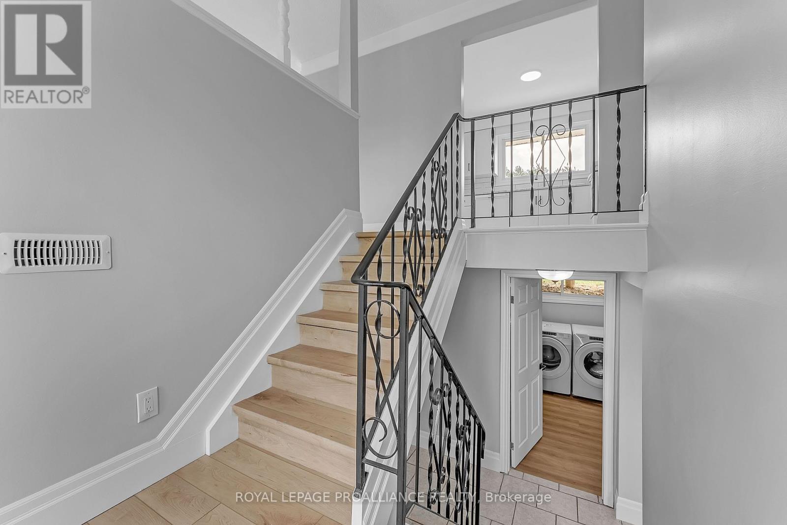 












42 ROSLIN ROAD

,
Belleville (Thurlow Ward),




Ontario
K0K2Y0


