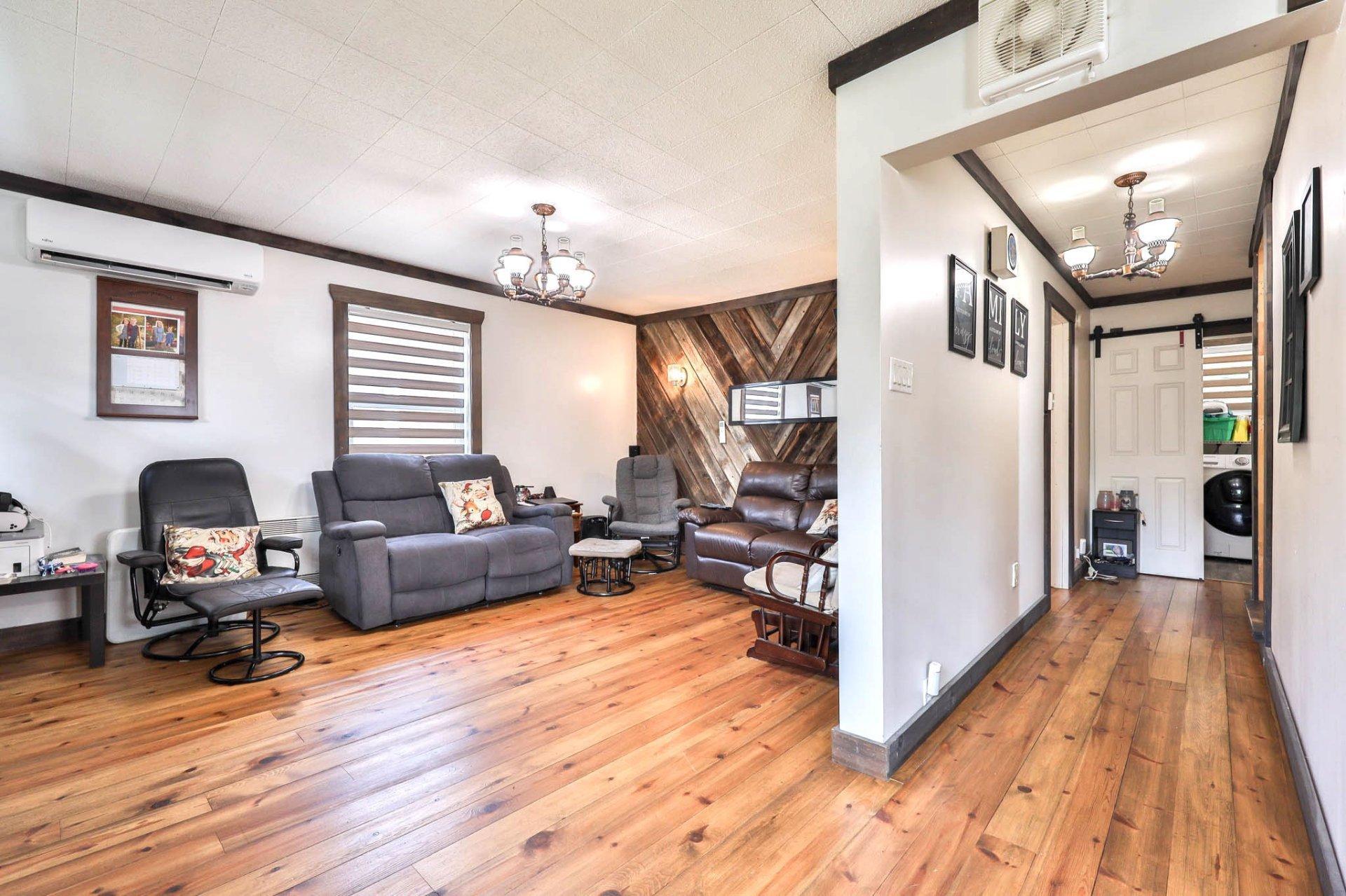 









298


Rue des Oblats

,
Maniwaki,




QC
J9E1G7

