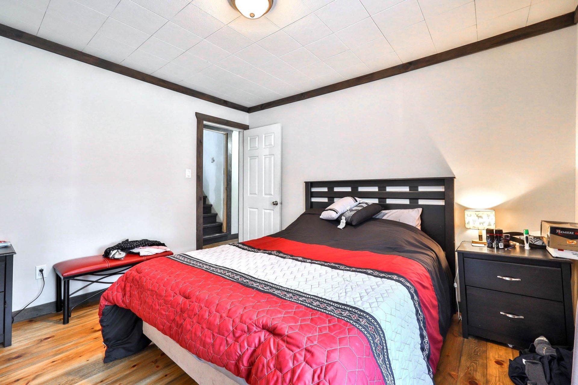 









298


Rue des Oblats

,
Maniwaki,




QC
J9E1G7

