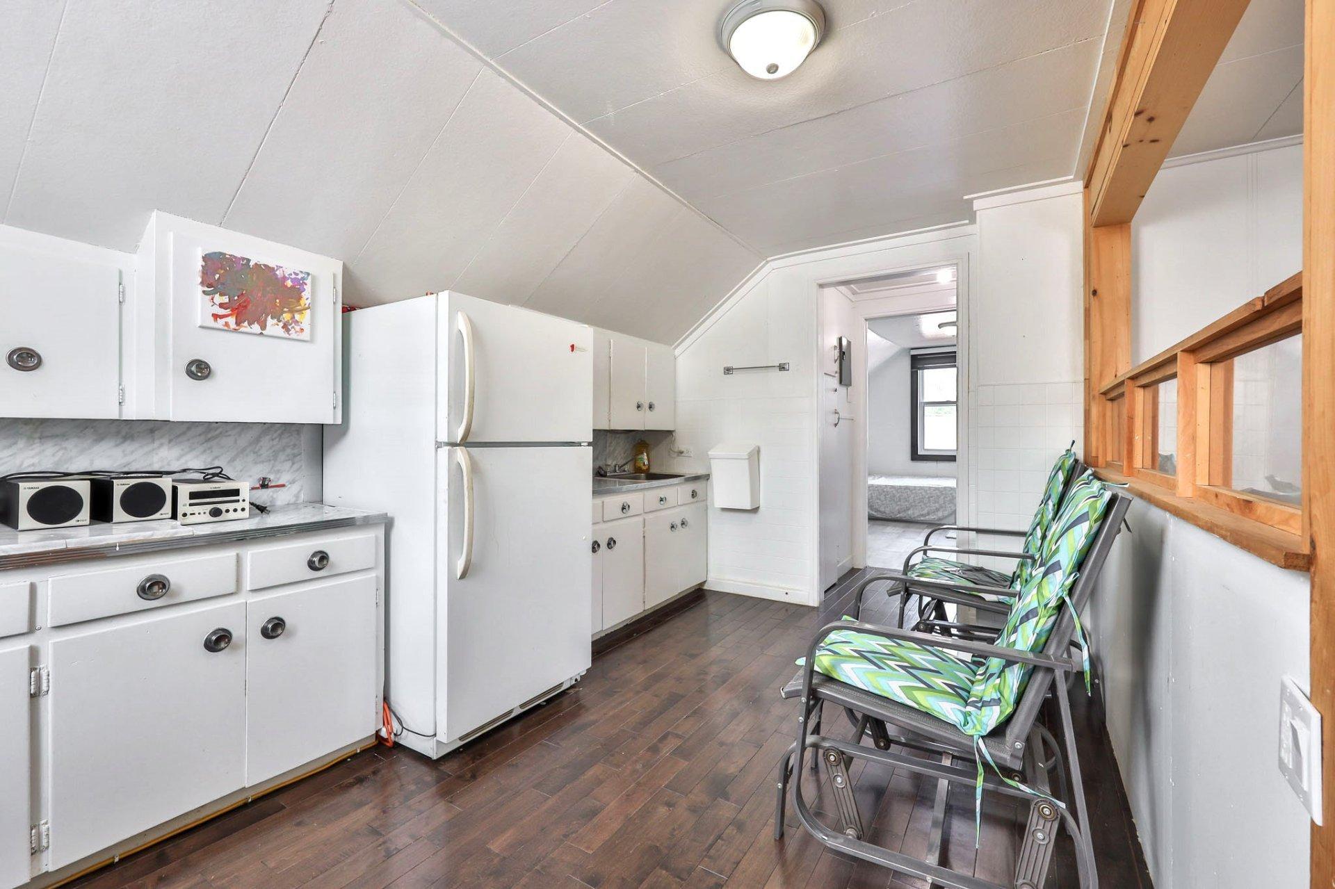 









298


Rue des Oblats

,
Maniwaki,




QC
J9E1G7

