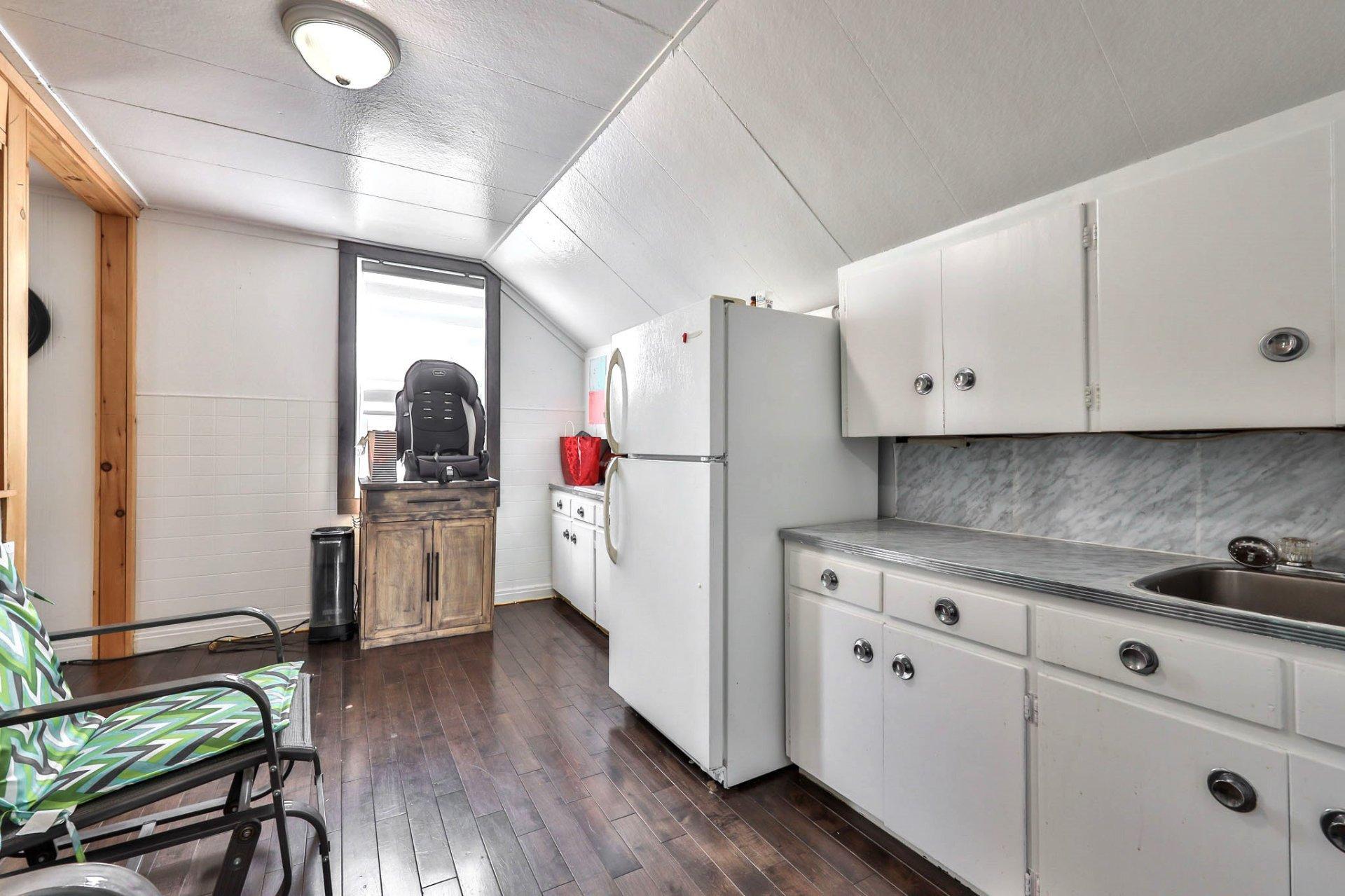 









298


Rue des Oblats

,
Maniwaki,




QC
J9E1G7

