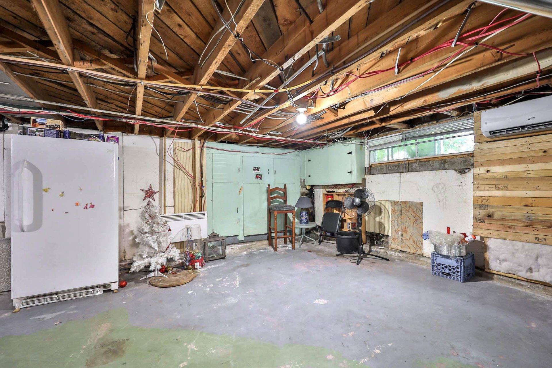 









298


Rue des Oblats

,
Maniwaki,




QC
J9E1G7

