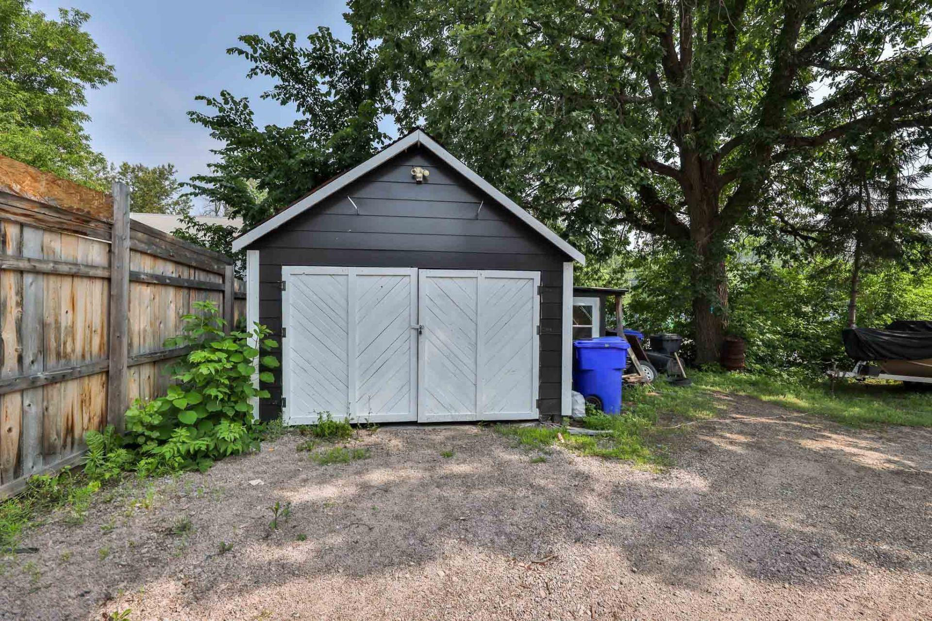 









298


Rue des Oblats

,
Maniwaki,




QC
J9E1G7

