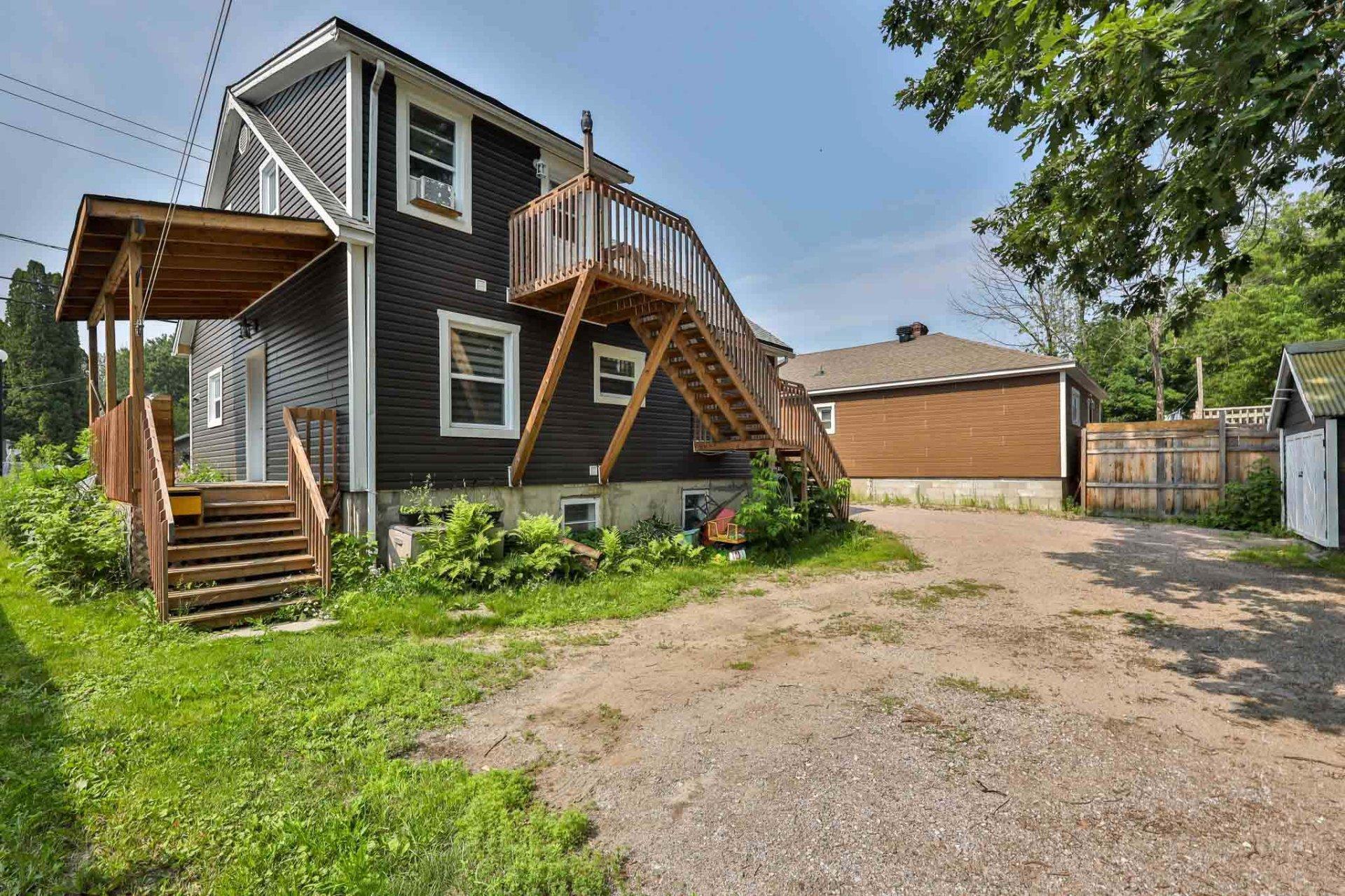 









298


Rue des Oblats

,
Maniwaki,




QC
J9E1G7

