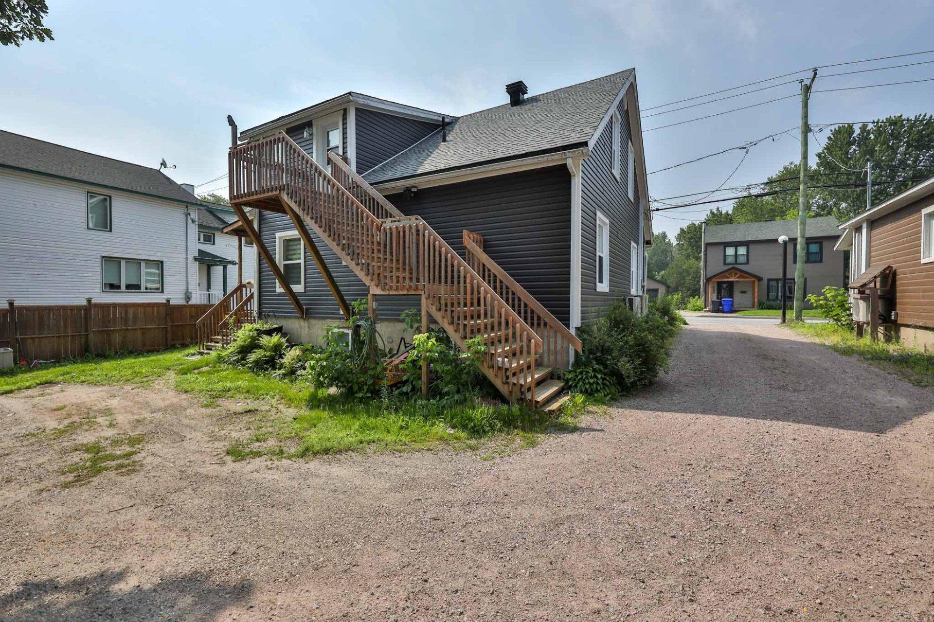 









298


Rue des Oblats

,
Maniwaki,




QC
J9E1G7

