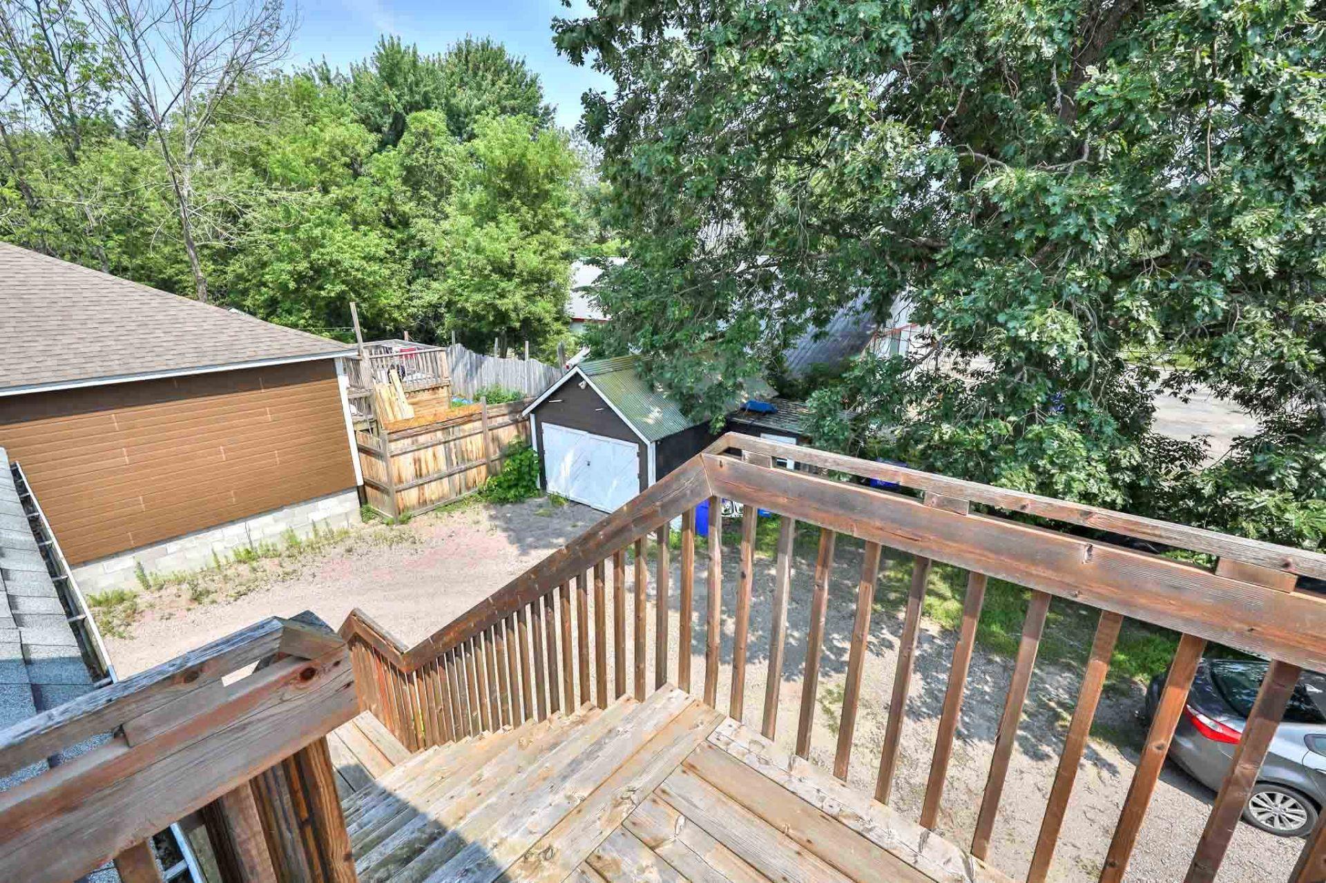 









298


Rue des Oblats

,
Maniwaki,




QC
J9E1G7

