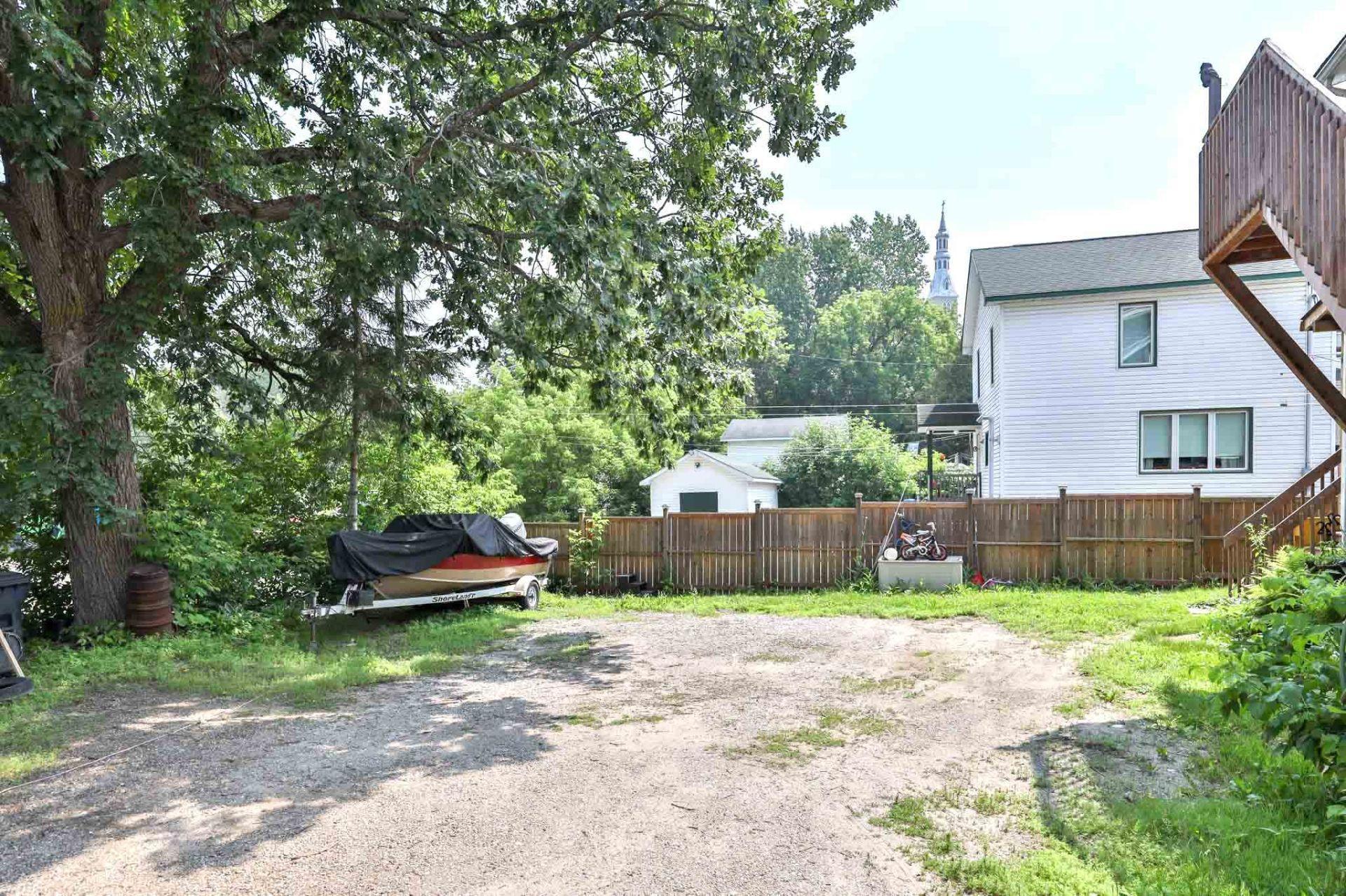 









298


Rue des Oblats

,
Maniwaki,




QC
J9E1G7

