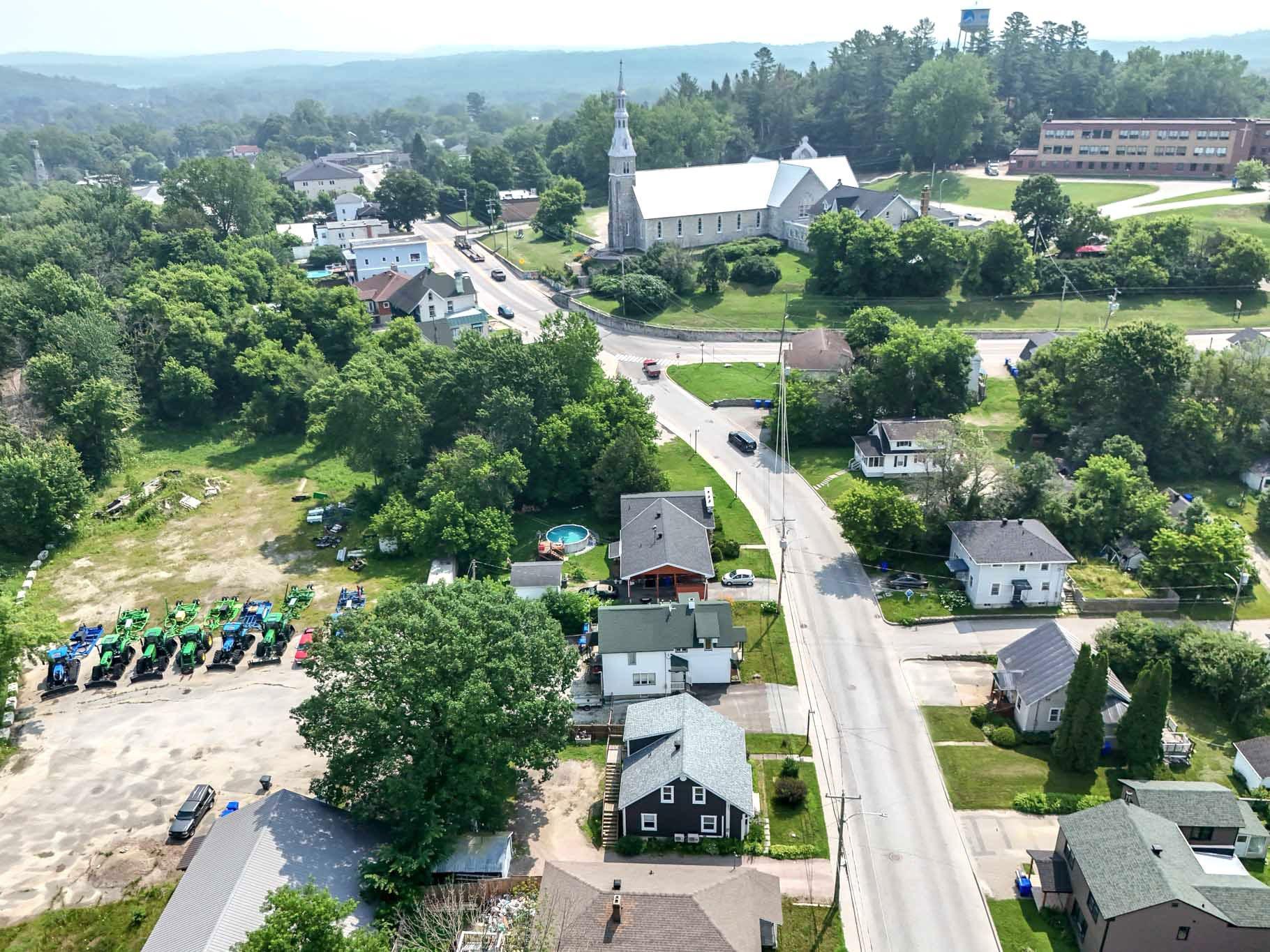 









298


Rue des Oblats

,
Maniwaki,




QC
J9E1G7

