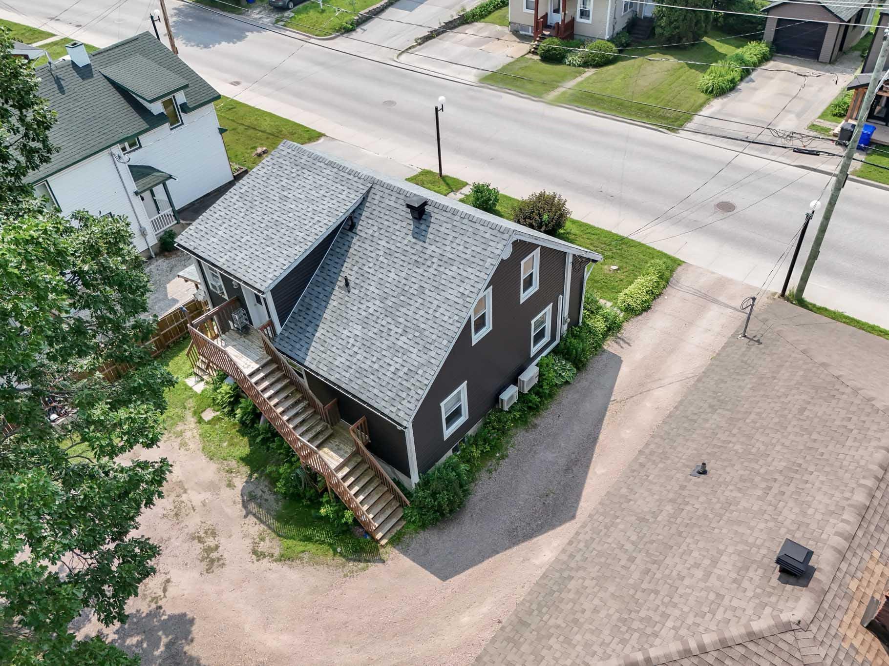 









298


Rue des Oblats

,
Maniwaki,




QC
J9E1G7

