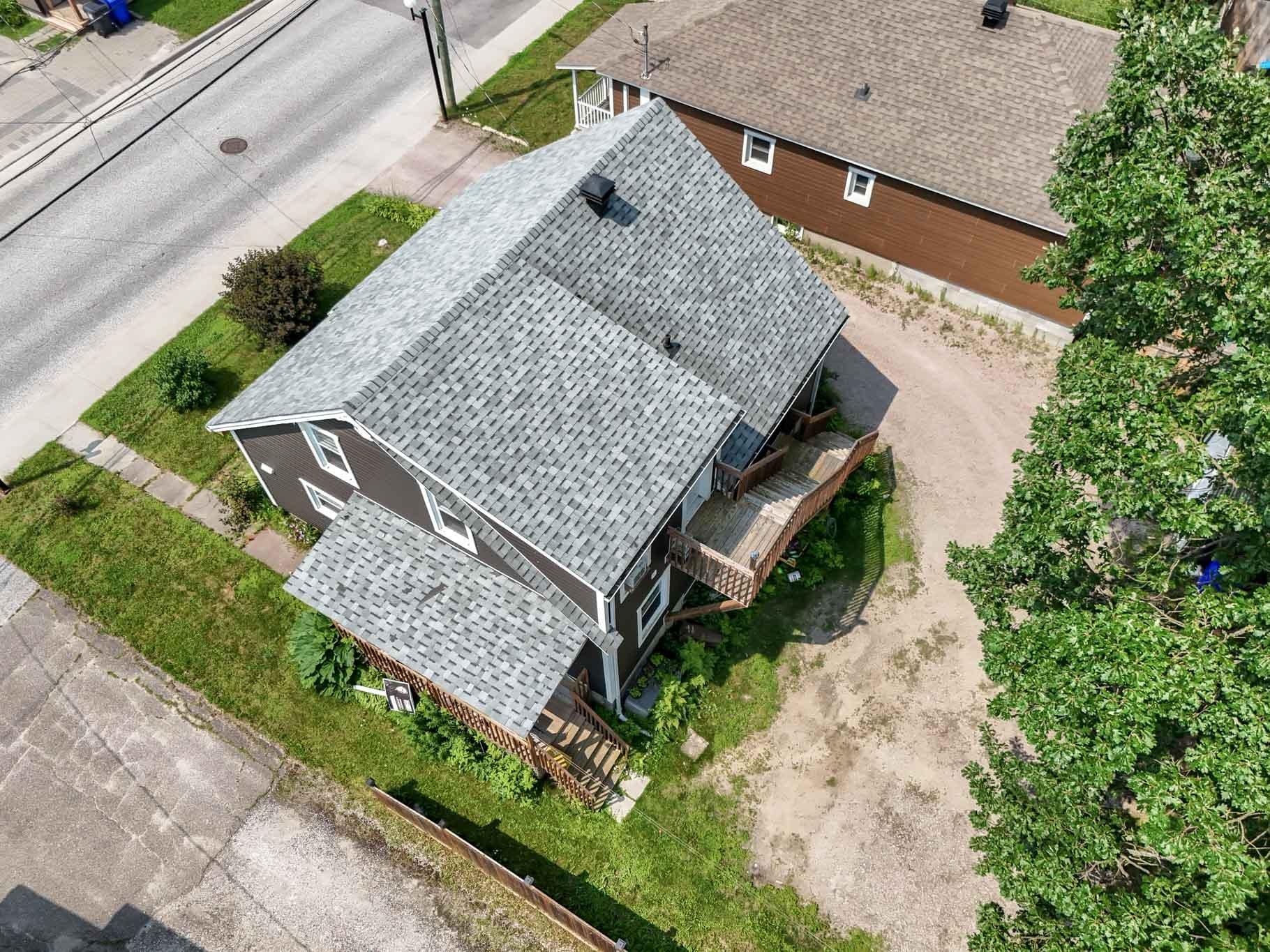 









298


Rue des Oblats

,
Maniwaki,




QC
J9E1G7

