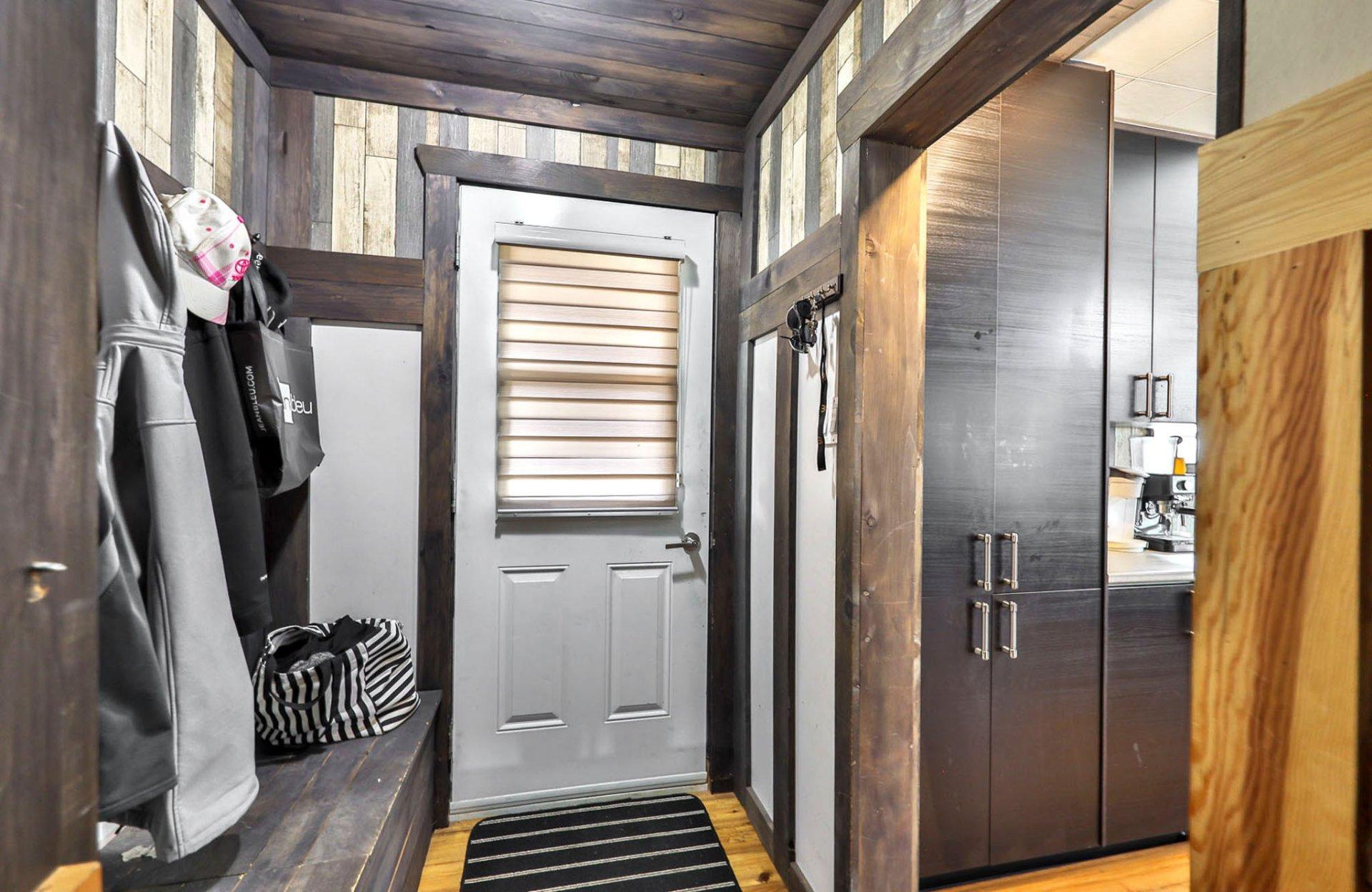 









298


Rue des Oblats

,
Maniwaki,




QC
J9E1G7

