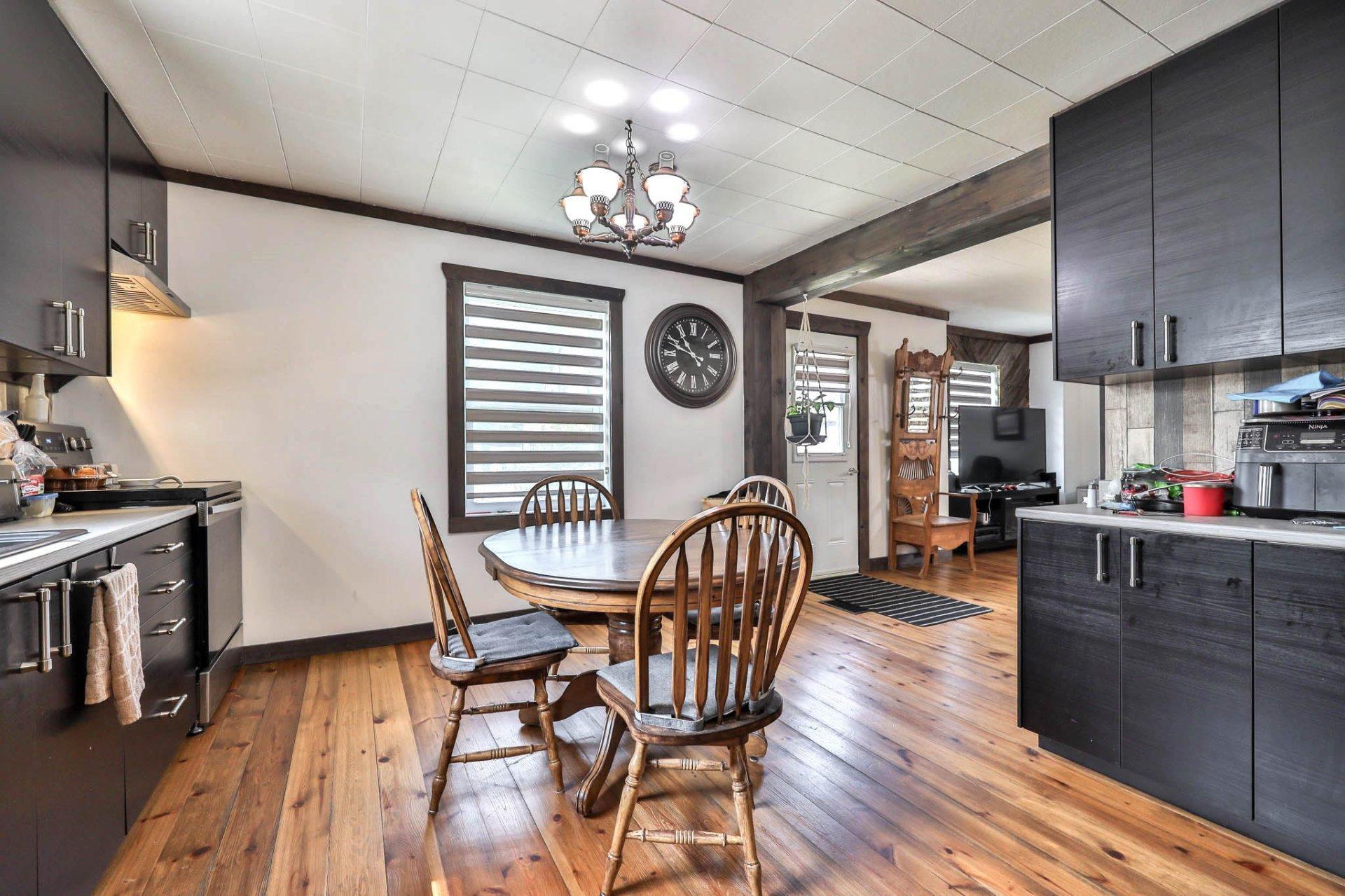 









298


Rue des Oblats

,
Maniwaki,




QC
J9E1G7

