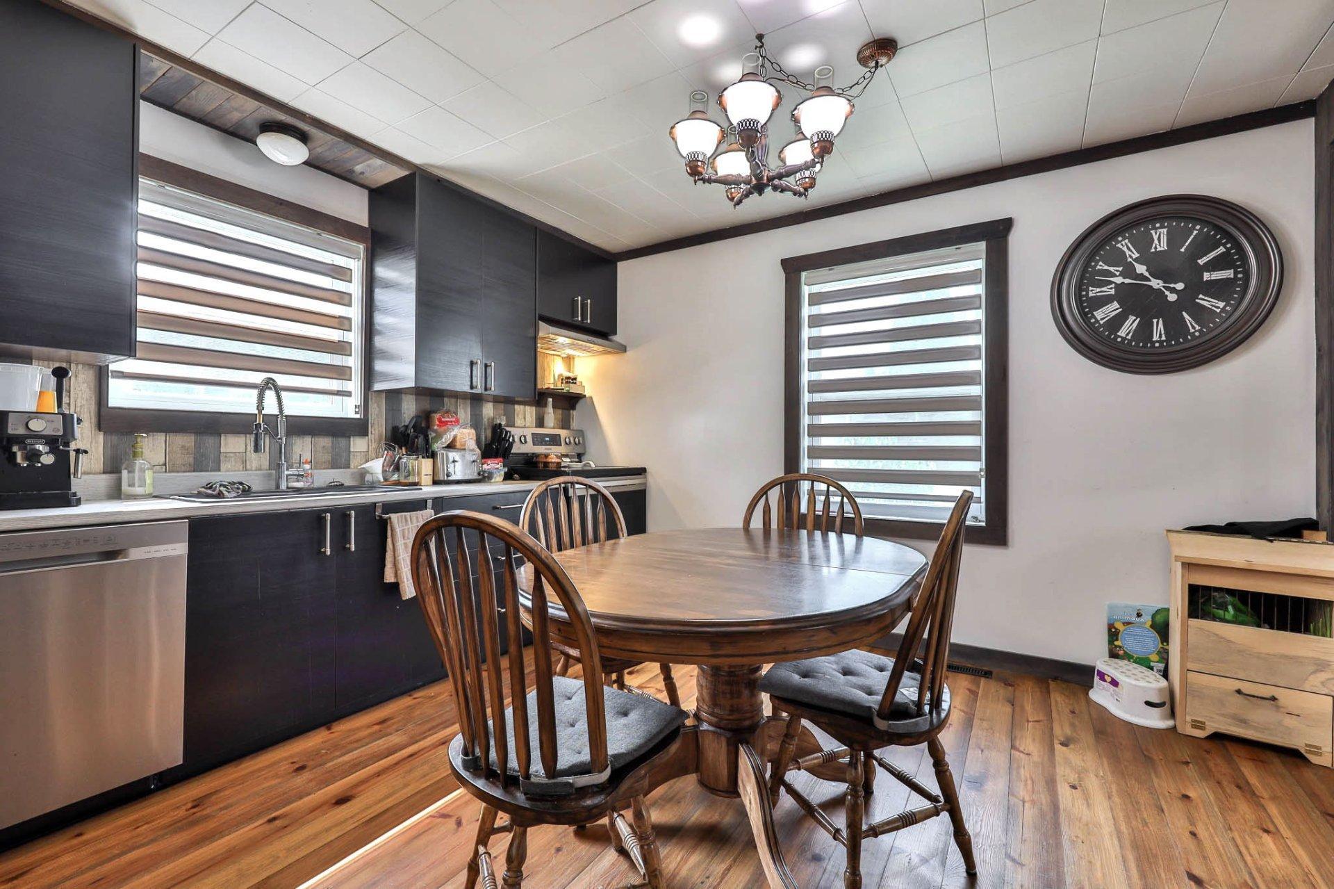 









298


Rue des Oblats

,
Maniwaki,




QC
J9E1G7

