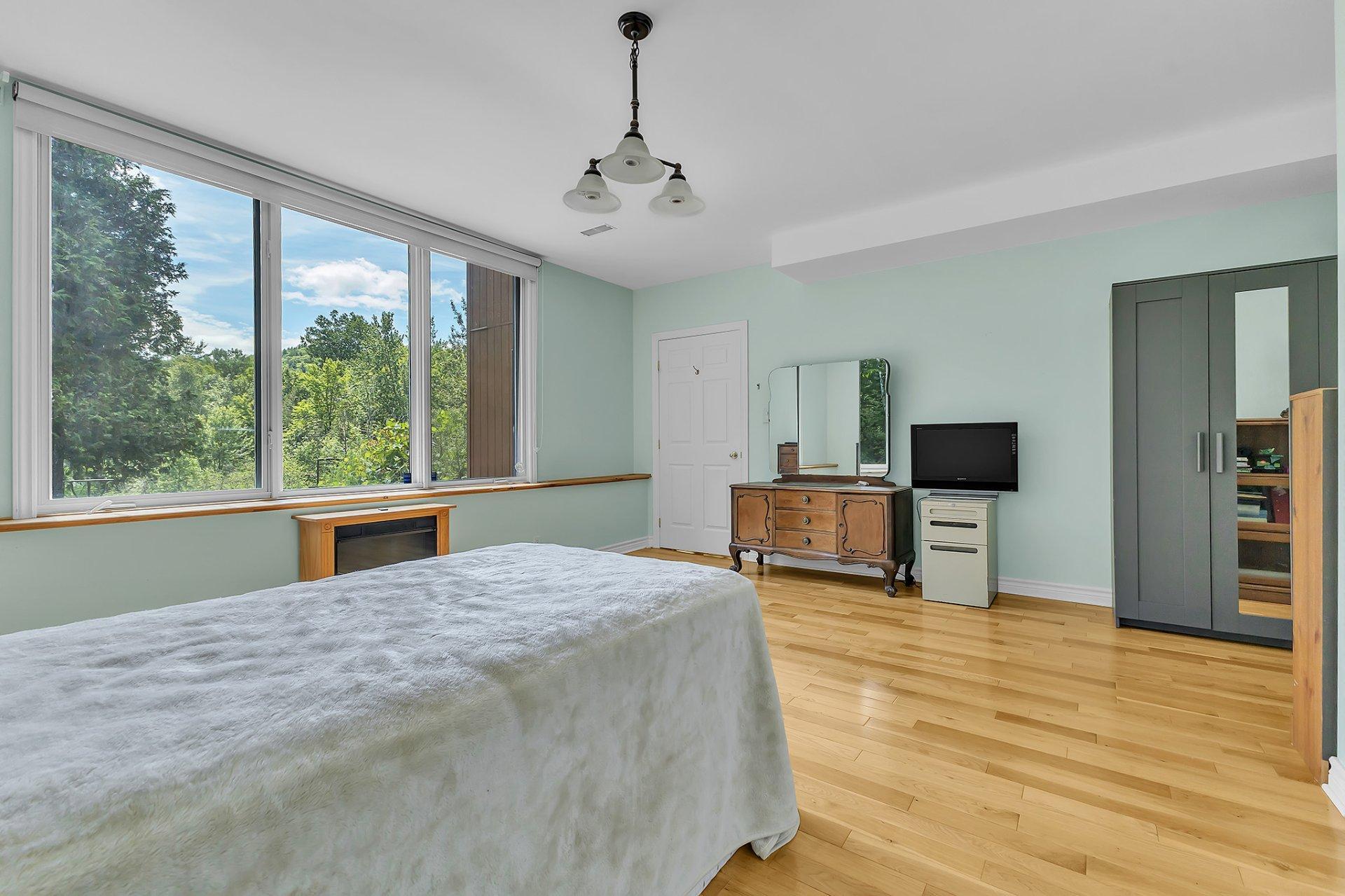 









160


Ch. Blackburn

,
Val-des-Monts,




QC
J8N6A9

