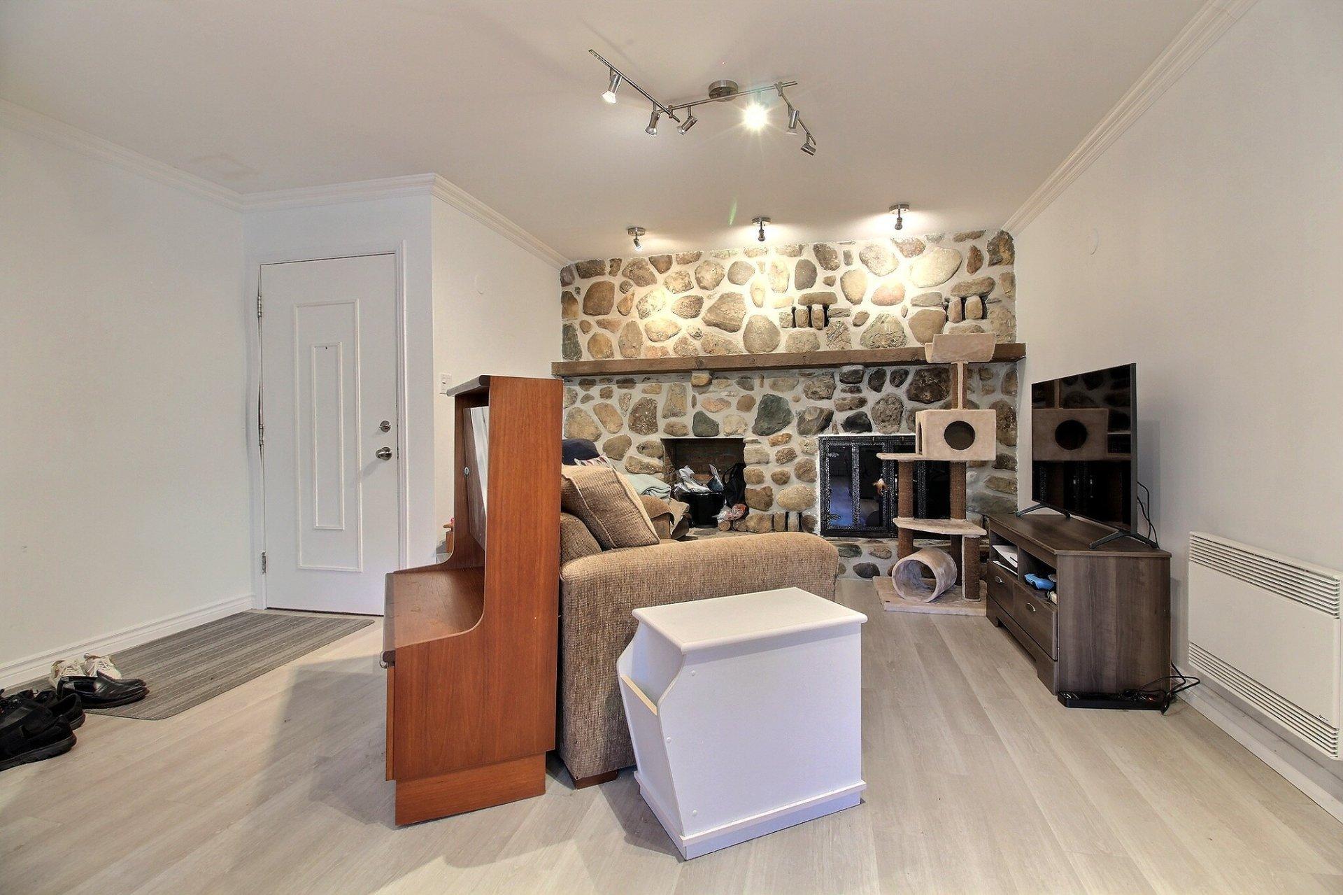 









1188

 - 1194A


Rue Maisonneuve

,
Magog,




QC
J1X2P1

