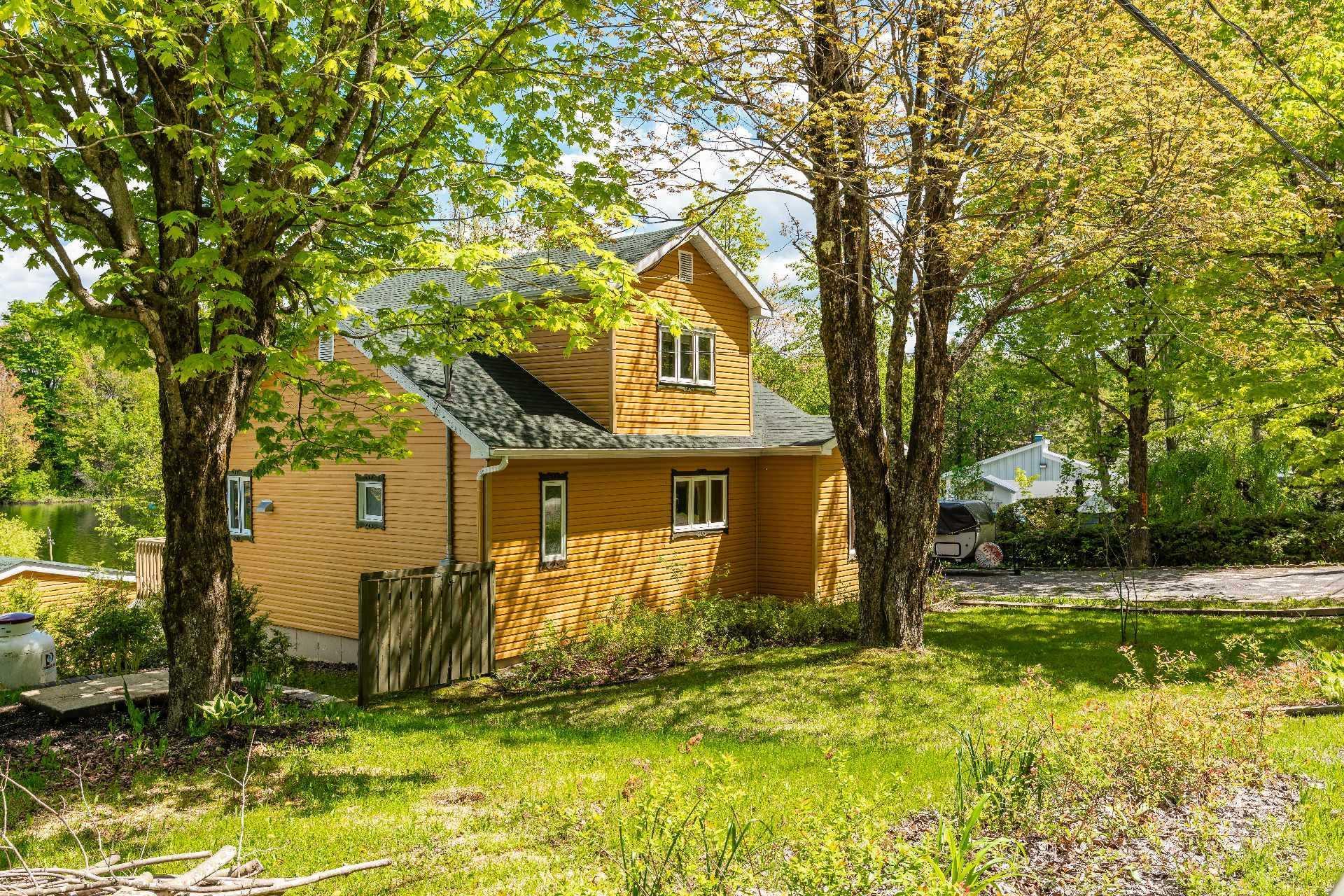 









498


Ch. de l'Auberge

,
Racine,




QC
J0E1Y0

