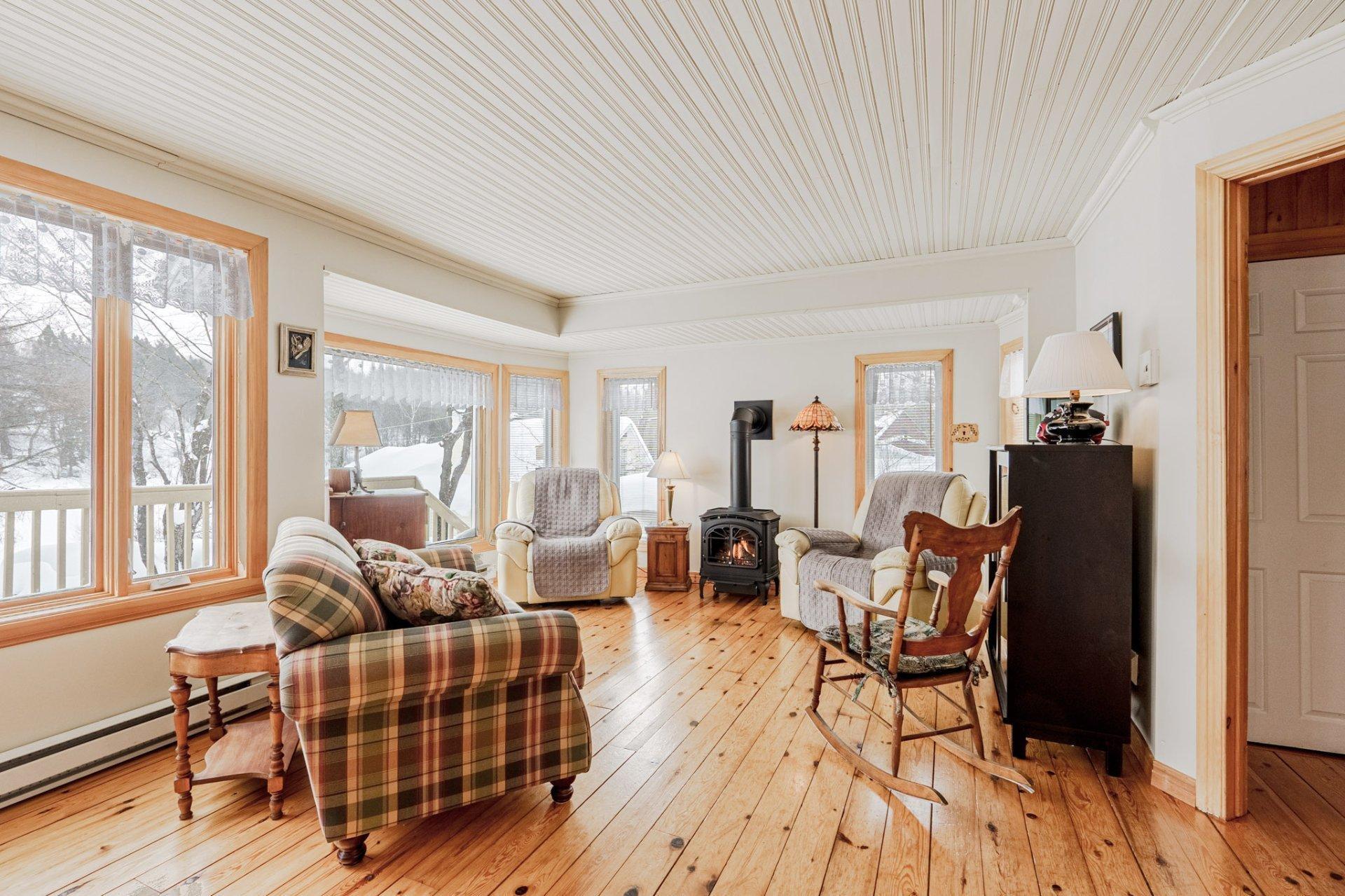 









498


Ch. de l'Auberge

,
Racine,




QC
J0E1Y0

