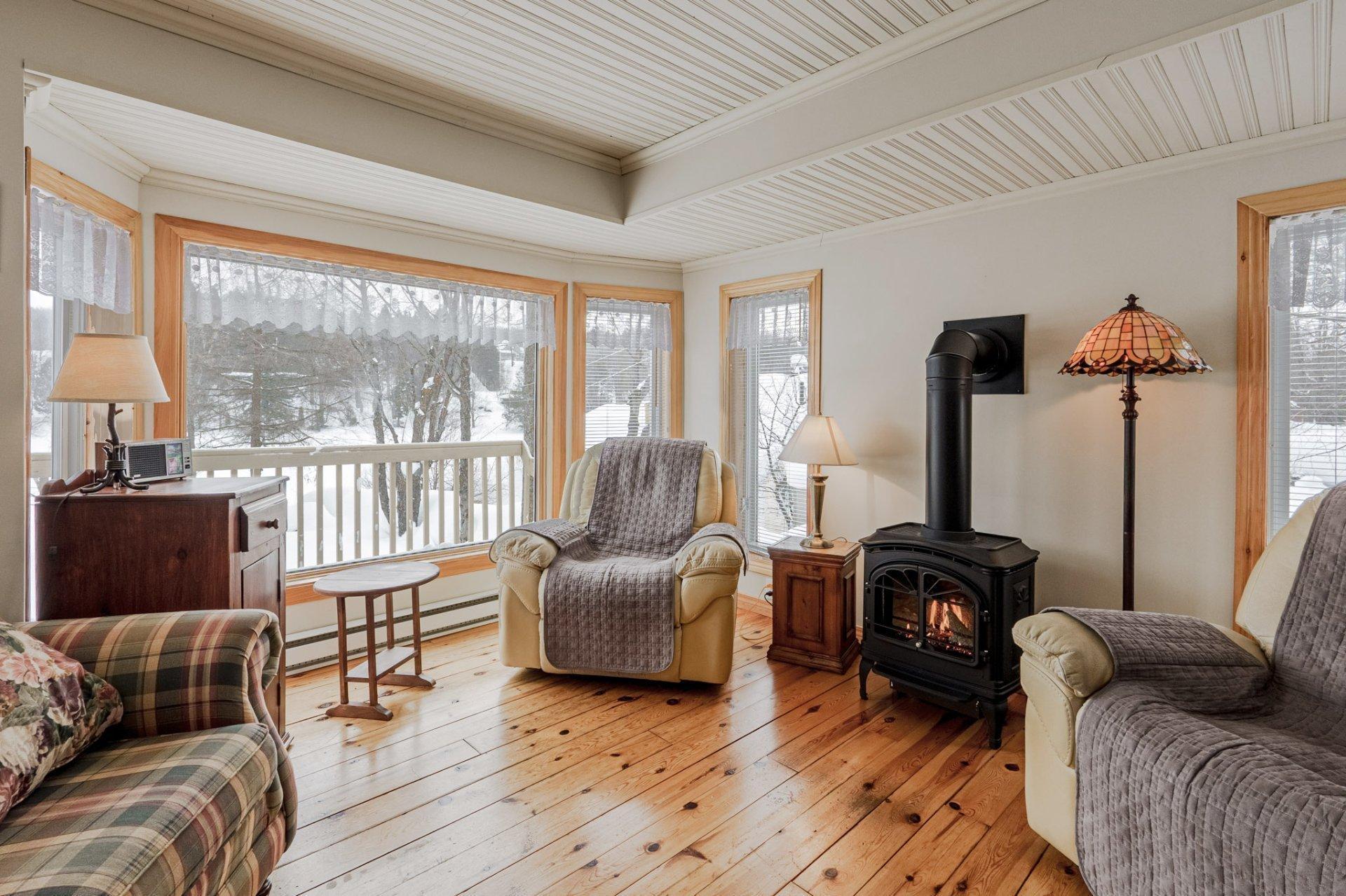 









498


Ch. de l'Auberge

,
Racine,




QC
J0E1Y0

