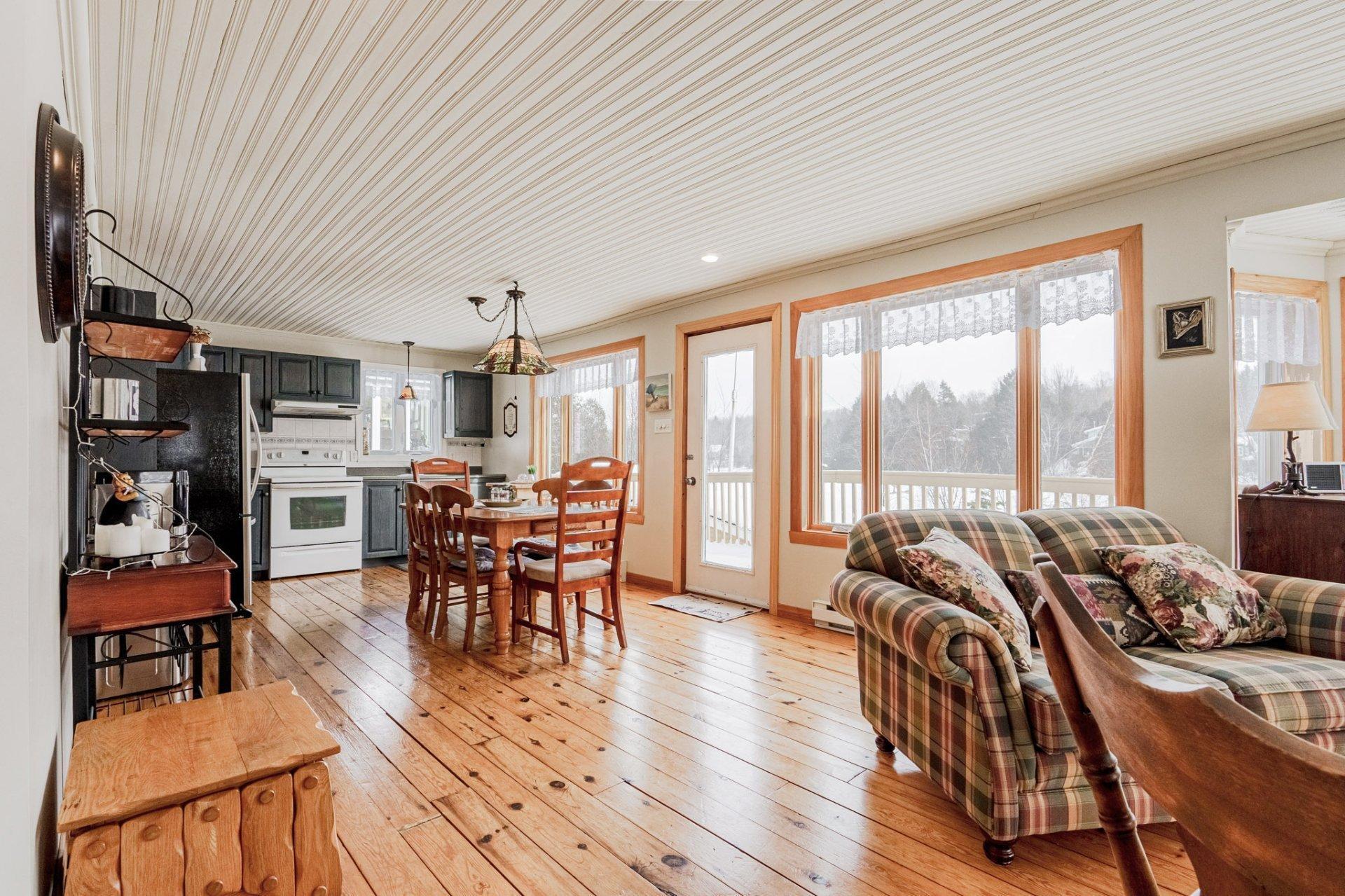 









498


Ch. de l'Auberge

,
Racine,




QC
J0E1Y0

