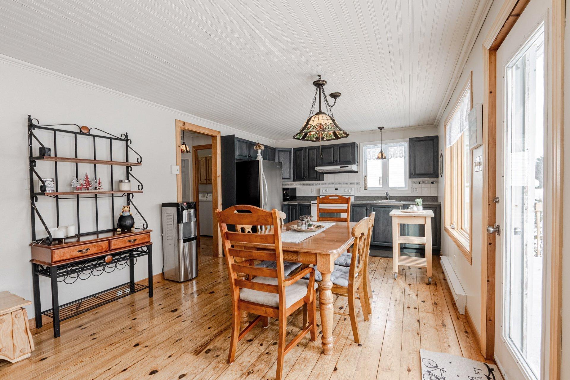









498


Ch. de l'Auberge

,
Racine,




QC
J0E1Y0

