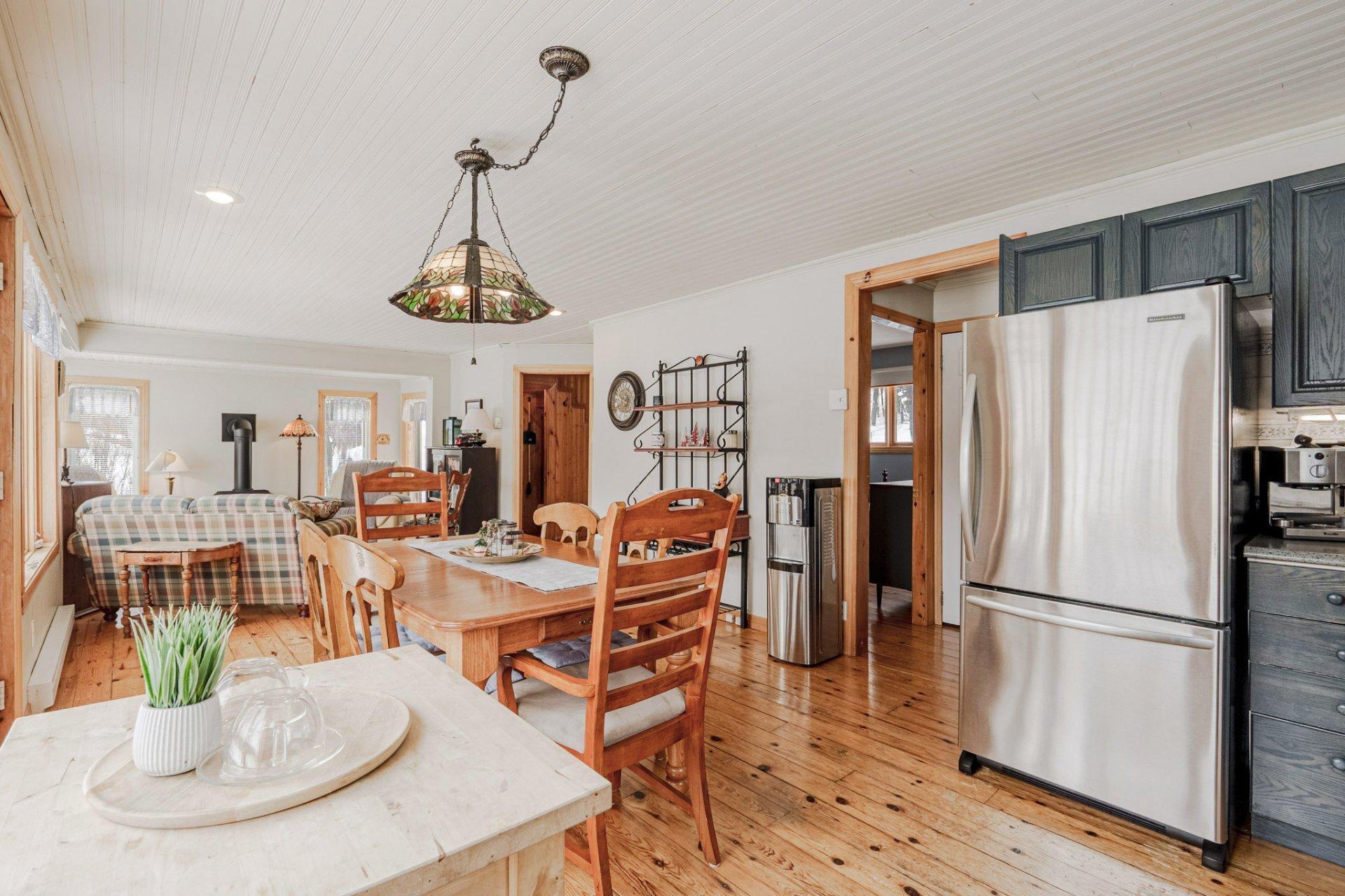 









498


Ch. de l'Auberge

,
Racine,




QC
J0E1Y0

