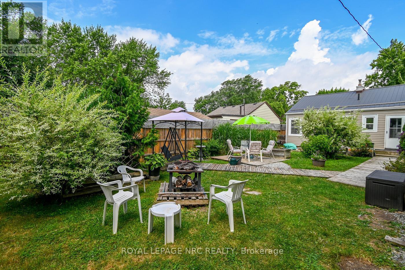 












17 DUNKIRK COURT

,
Welland (Lincoln/Crowland),




Ontario
L3B4V9

