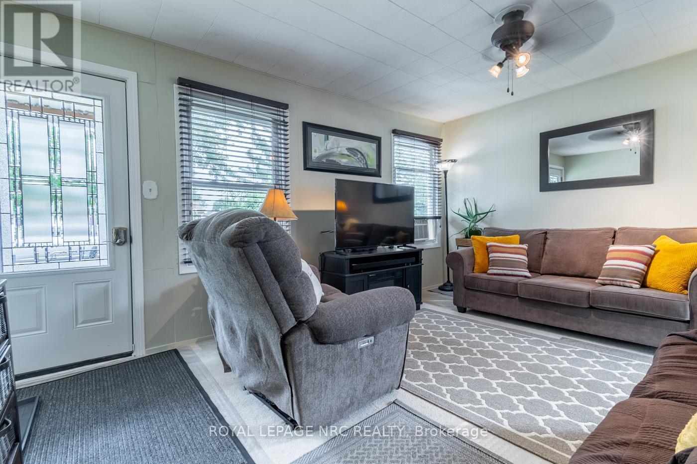 












17 DUNKIRK COURT

,
Welland (Lincoln/Crowland),




Ontario
L3B4V9

