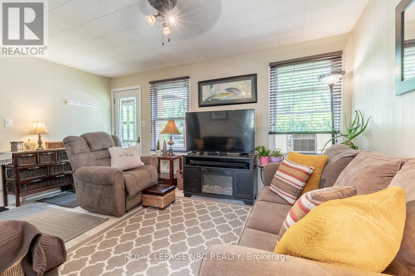 












17 DUNKIRK COURT

,
Welland (Lincoln/Crowland),




Ontario
L3B4V9

