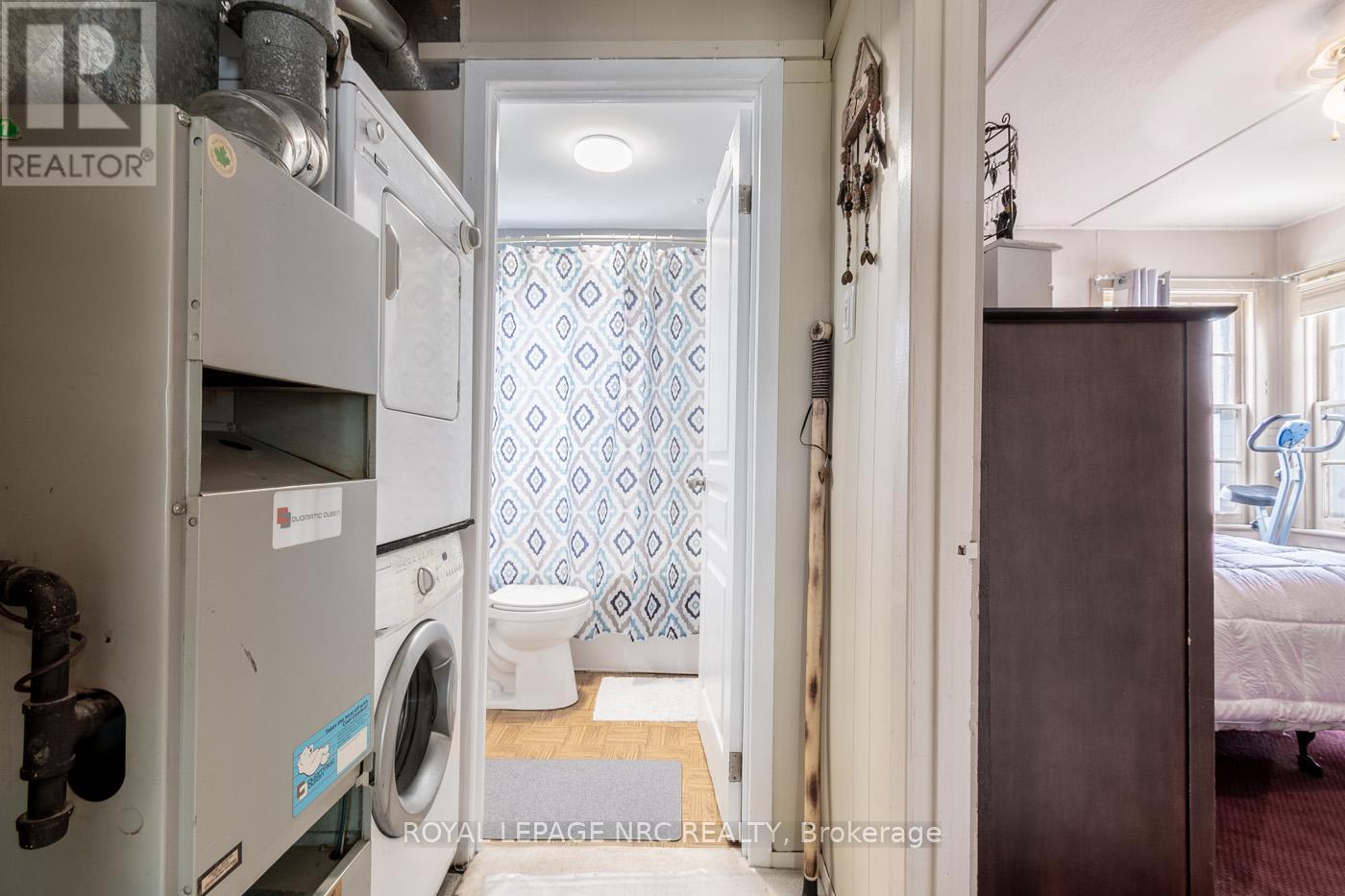 












17 DUNKIRK COURT

,
Welland (Lincoln/Crowland),




Ontario
L3B4V9

