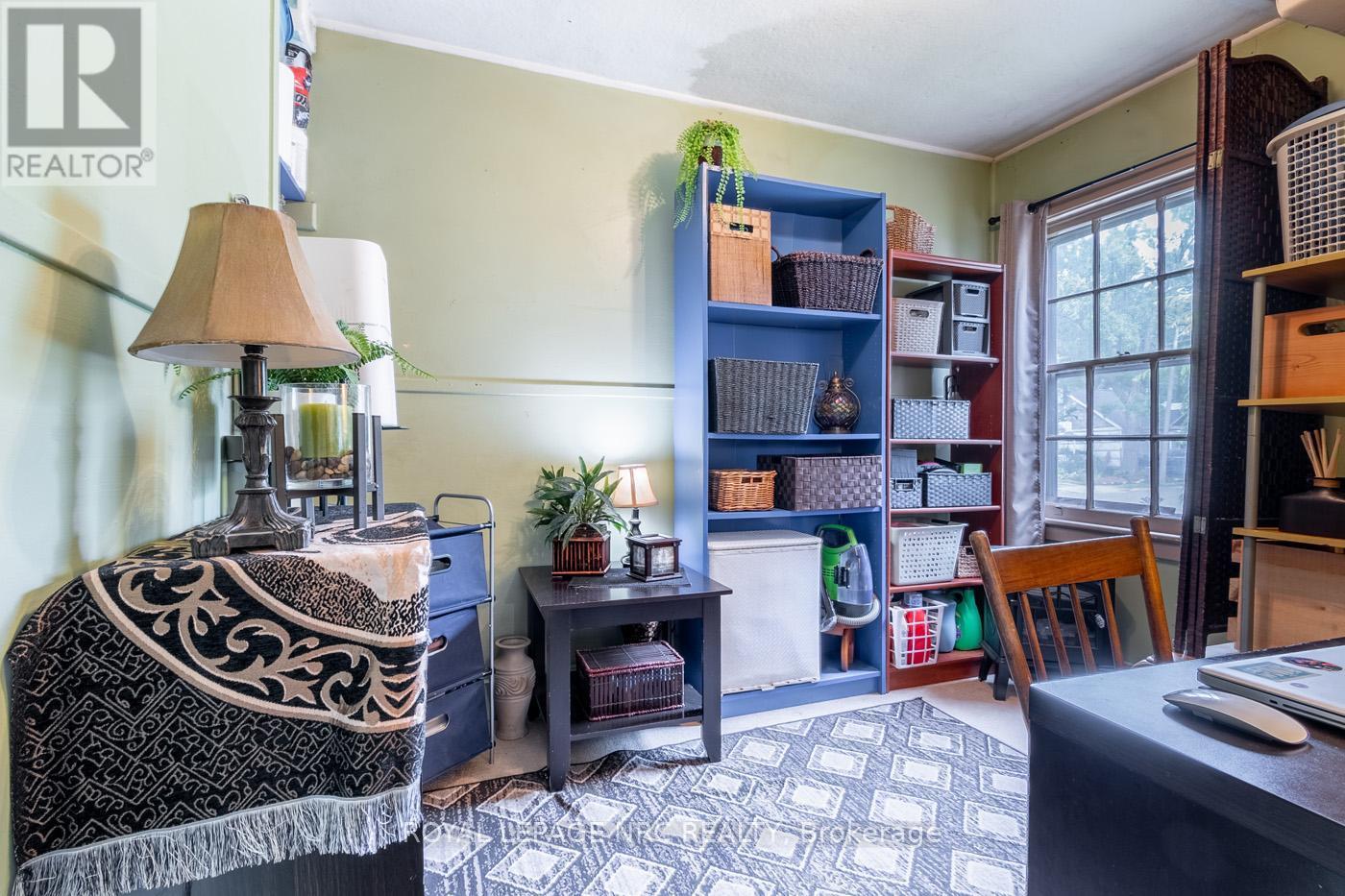 












17 DUNKIRK COURT

,
Welland (Lincoln/Crowland),




Ontario
L3B4V9

