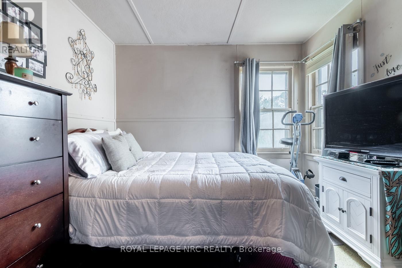 












17 DUNKIRK COURT

,
Welland (Lincoln/Crowland),




Ontario
L3B4V9

