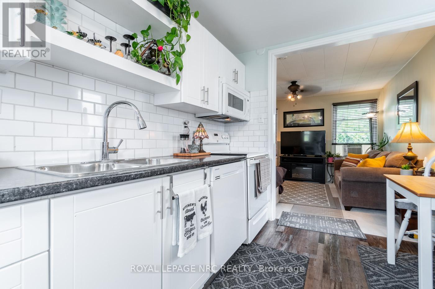 












17 DUNKIRK COURT

,
Welland (Lincoln/Crowland),




Ontario
L3B4V9

