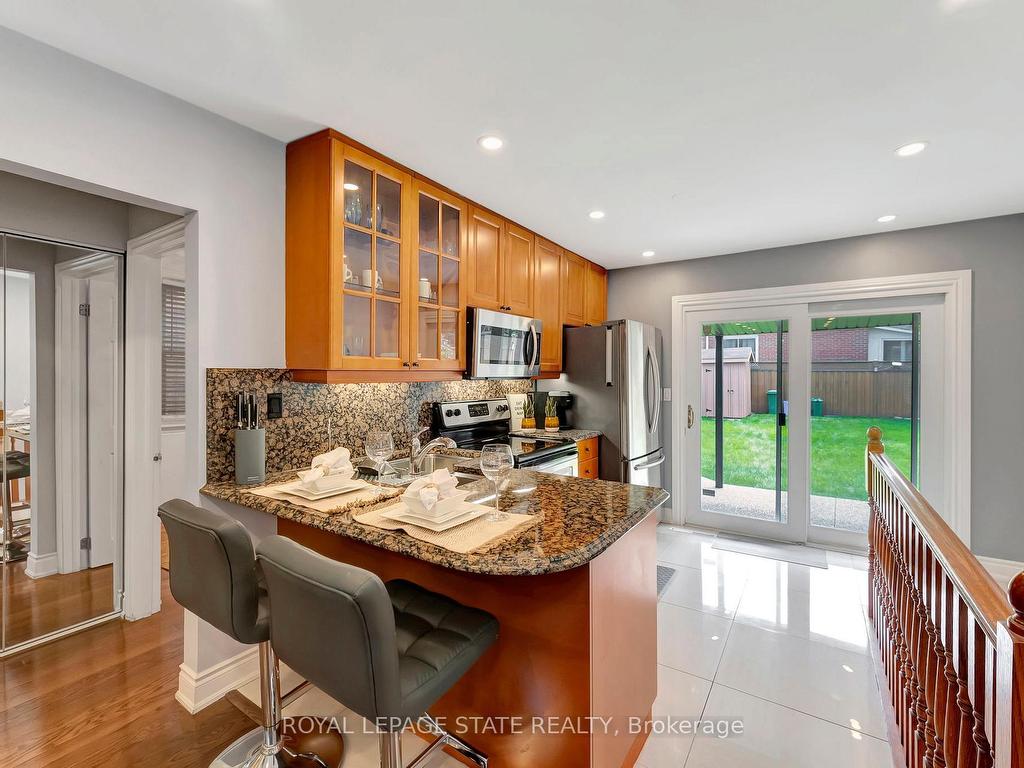 









746


Roxborough

Avenue,
Hamilton,




ON
L8H 1S7

