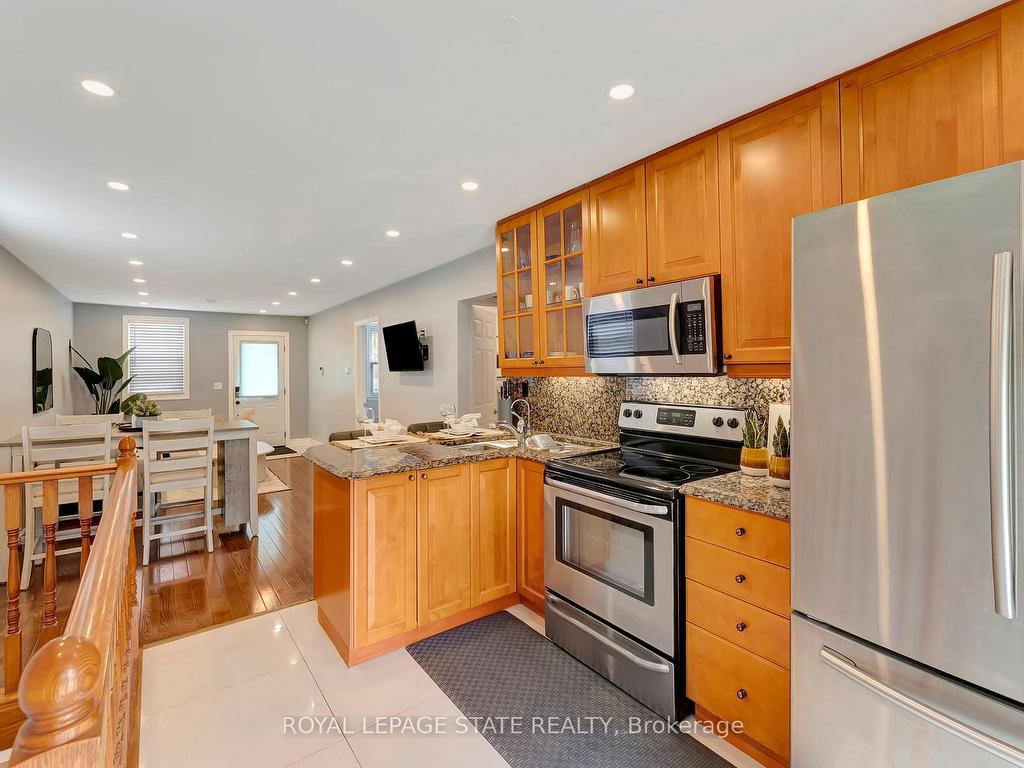 









746


Roxborough

Avenue,
Hamilton,




ON
L8H 1S7

