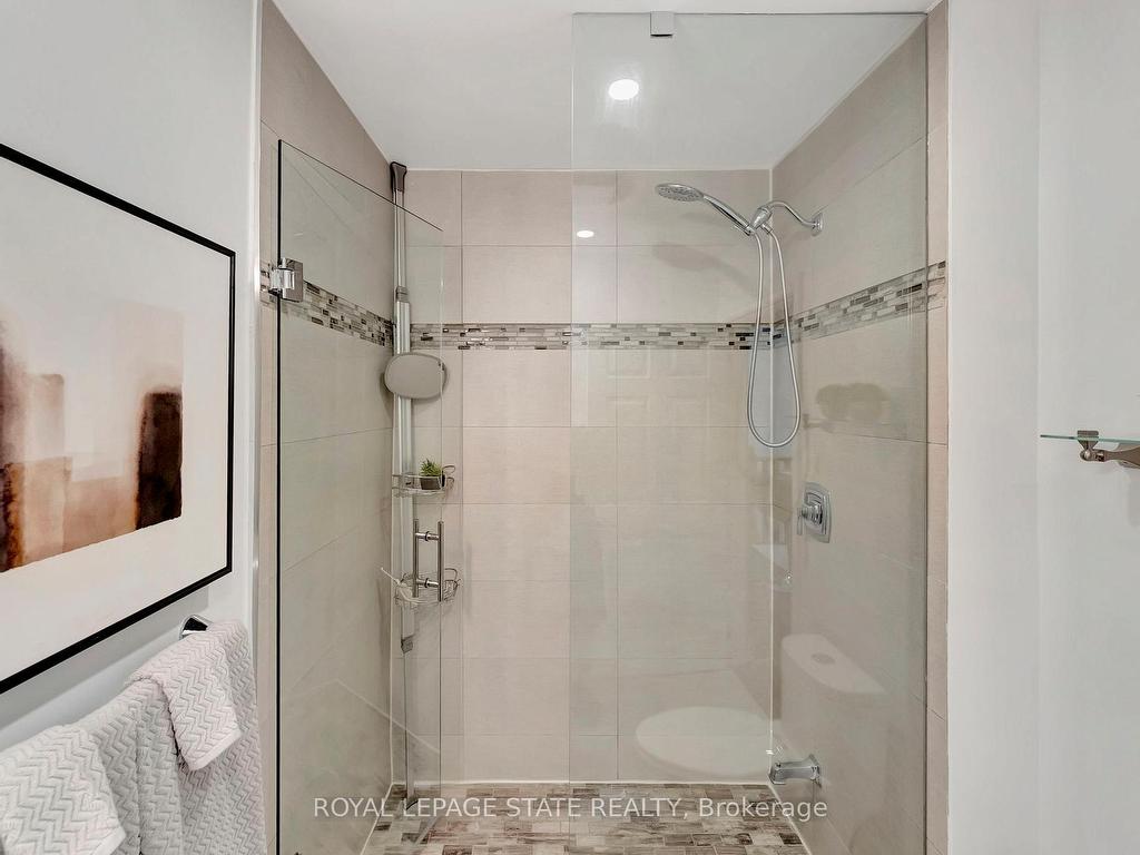 









746


Roxborough

Avenue,
Hamilton,




ON
L8H 1S7

