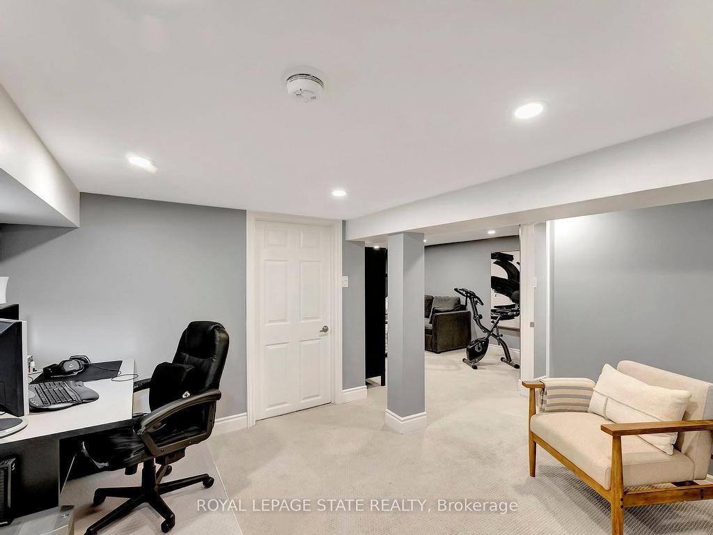









746


Roxborough

Avenue,
Hamilton,




ON
L8H 1S7


