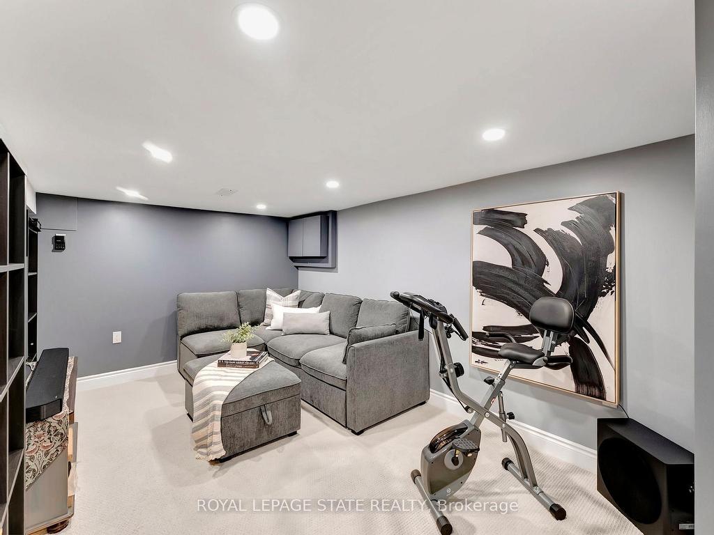 









746


Roxborough

Avenue,
Hamilton,




ON
L8H 1S7

