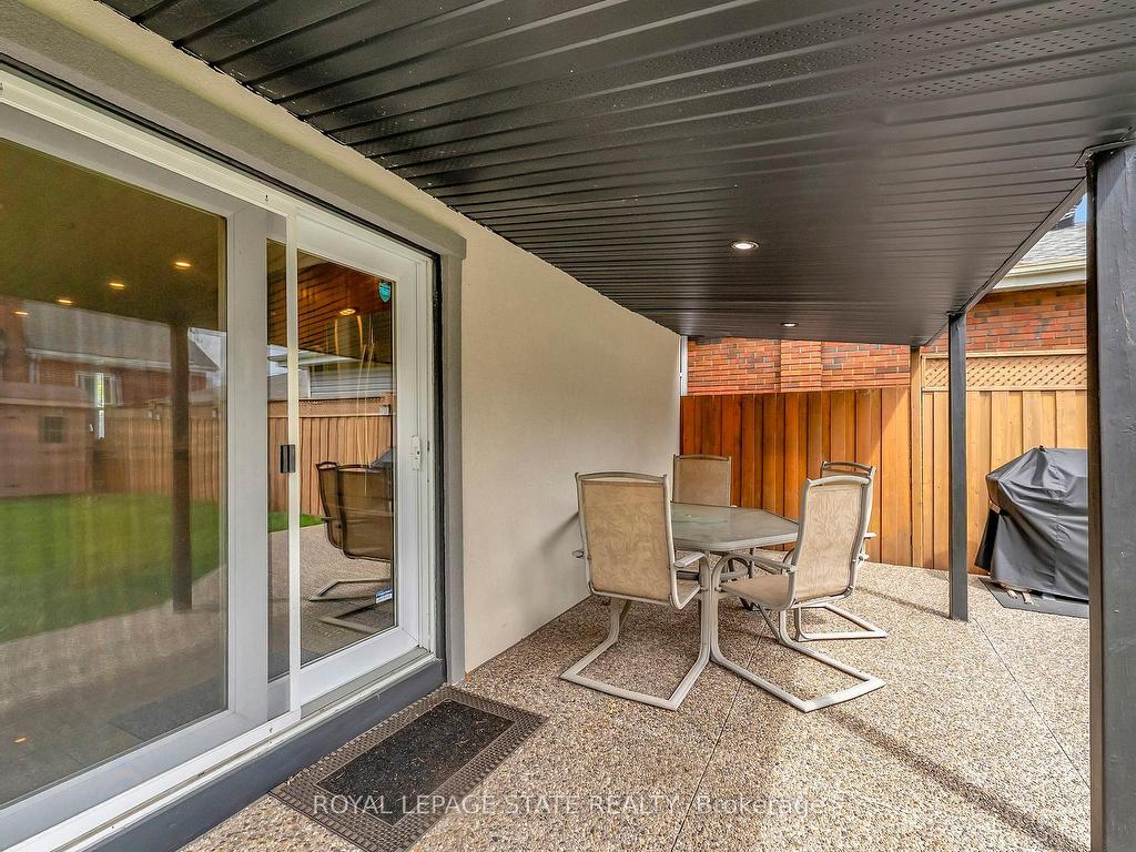 









746


Roxborough

Avenue,
Hamilton,




ON
L8H 1S7

