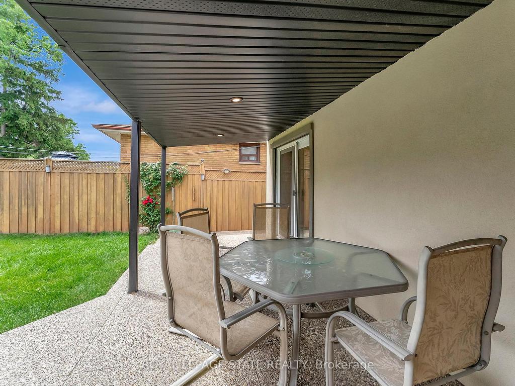 









746


Roxborough

Avenue,
Hamilton,




ON
L8H 1S7

