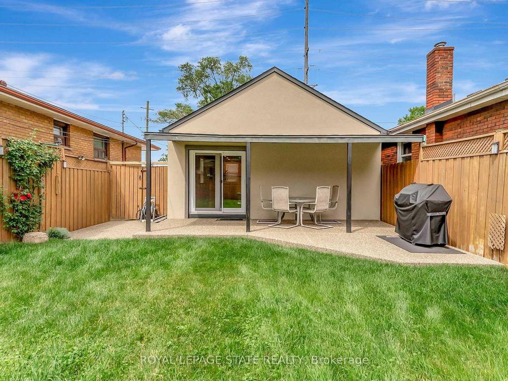 









746


Roxborough

Avenue,
Hamilton,




ON
L8H 1S7

