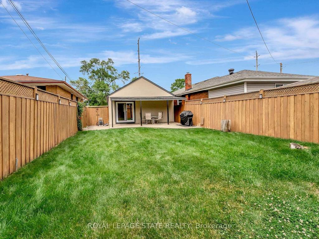









746


Roxborough

Avenue,
Hamilton,




ON
L8H 1S7

