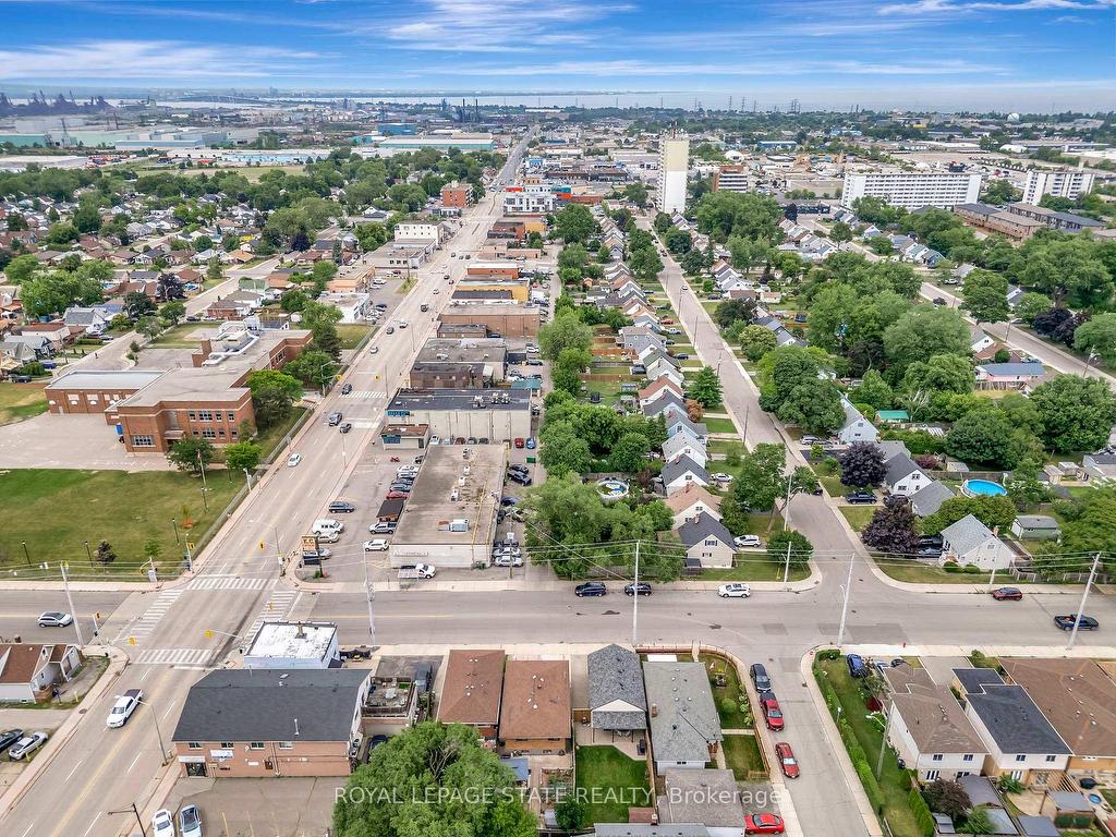 









746


Roxborough

Avenue,
Hamilton,




ON
L8H 1S7


