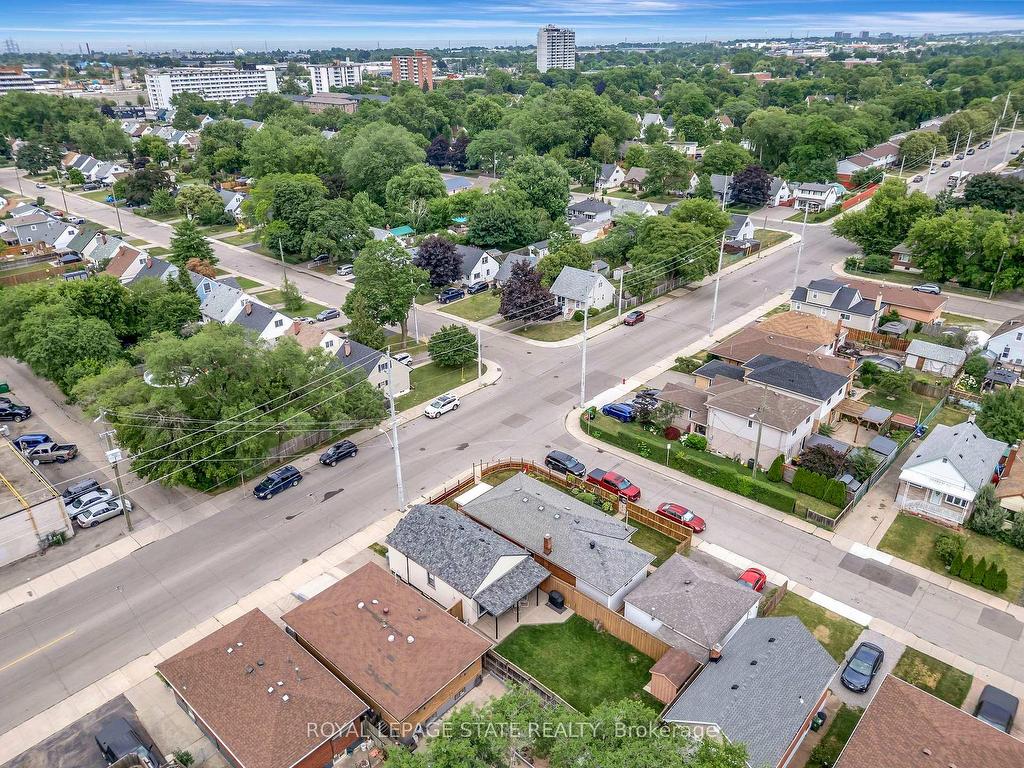 









746


Roxborough

Avenue,
Hamilton,




ON
L8H 1S7

