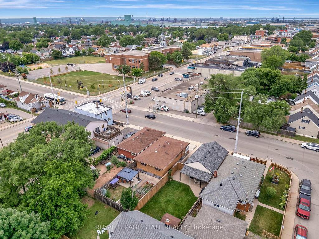 









746


Roxborough

Avenue,
Hamilton,




ON
L8H 1S7

