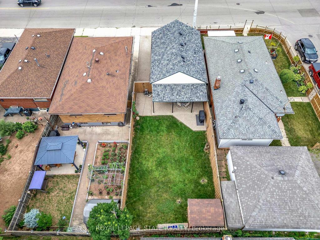 









746


Roxborough

Avenue,
Hamilton,




ON
L8H 1S7

