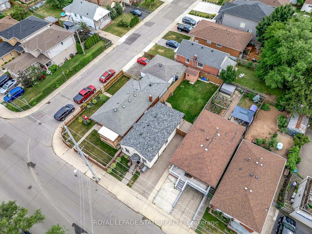 









746


Roxborough

Avenue,
Hamilton,




ON
L8H 1S7


