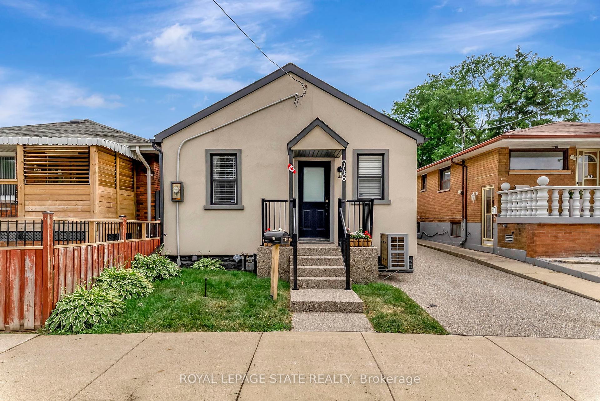 









746


Roxborough

Avenue,
Hamilton,




ON
L8H 1S7

