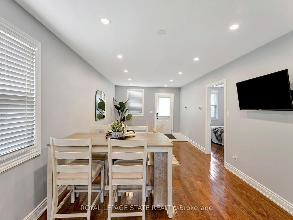 









746


Roxborough

Avenue,
Hamilton,




ON
L8H 1S7

