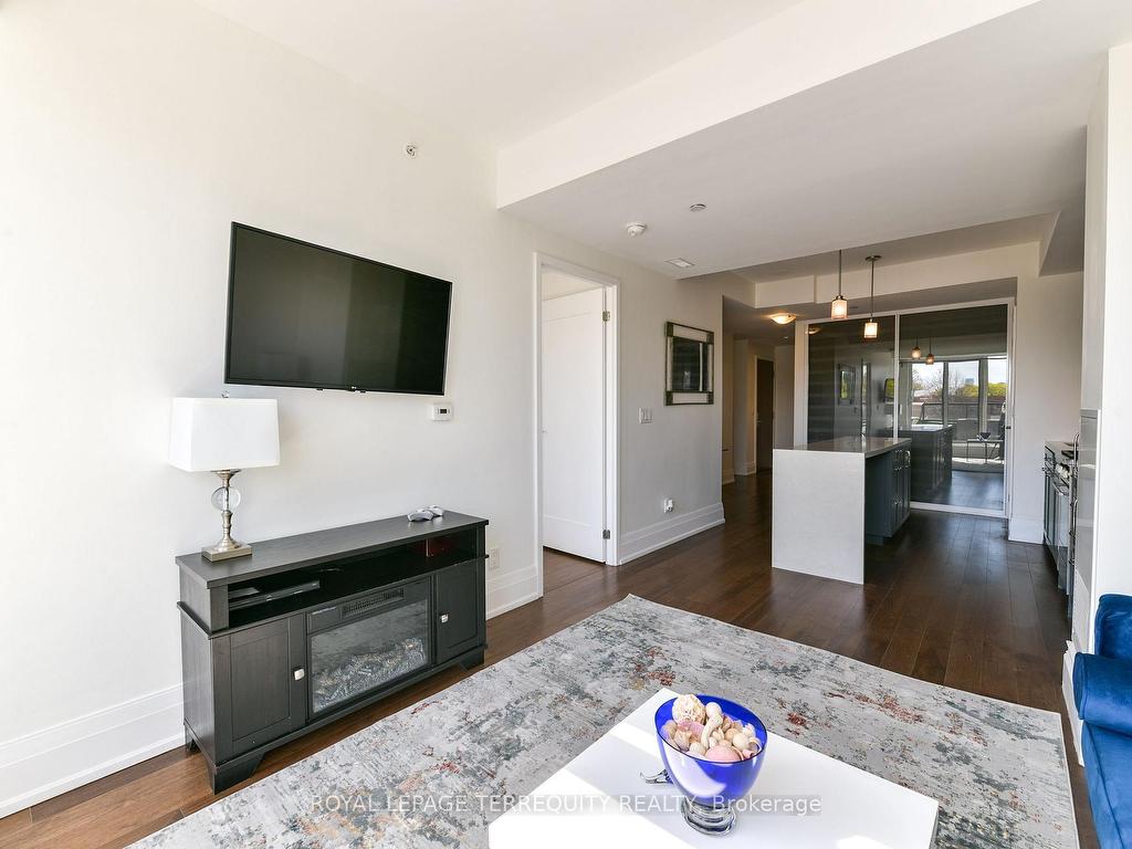 









25


Malcolm

Road, 501,
Toronto,




ON
M4G 0C1

