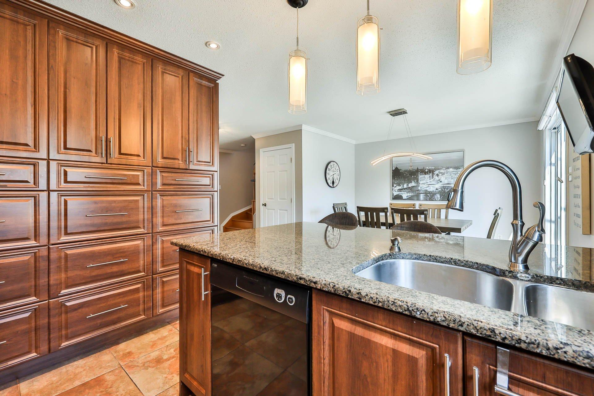 









284


Rue de Charny

,
Gatineau (Gatineau),




QC
J8R2Y4

